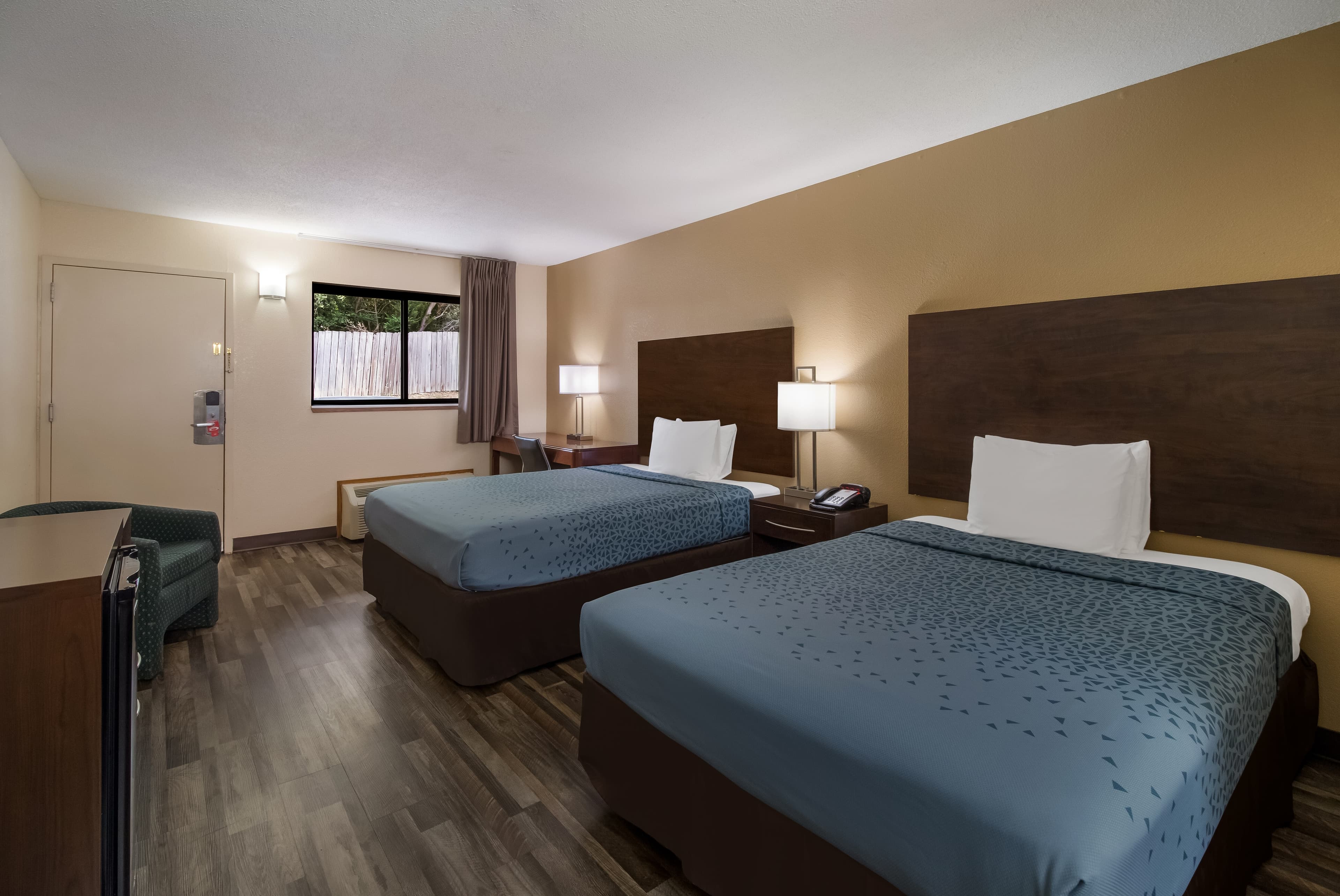 Econo Lodge Martin - Image 2