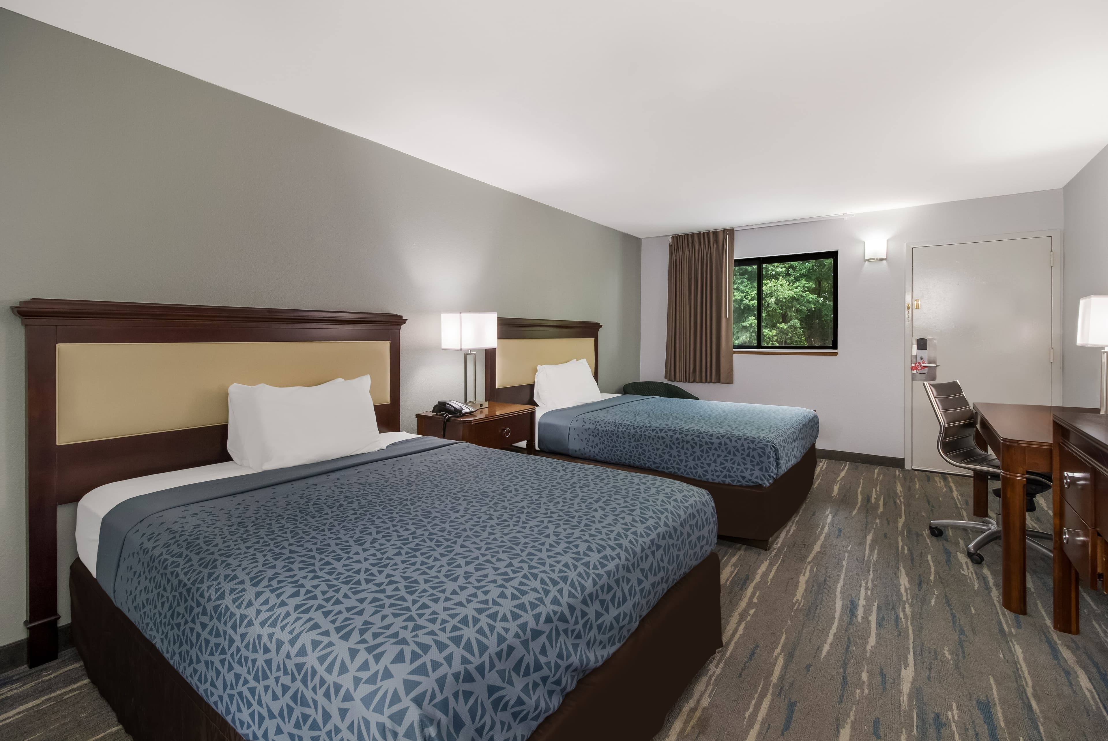 Econo Lodge Martin — 17