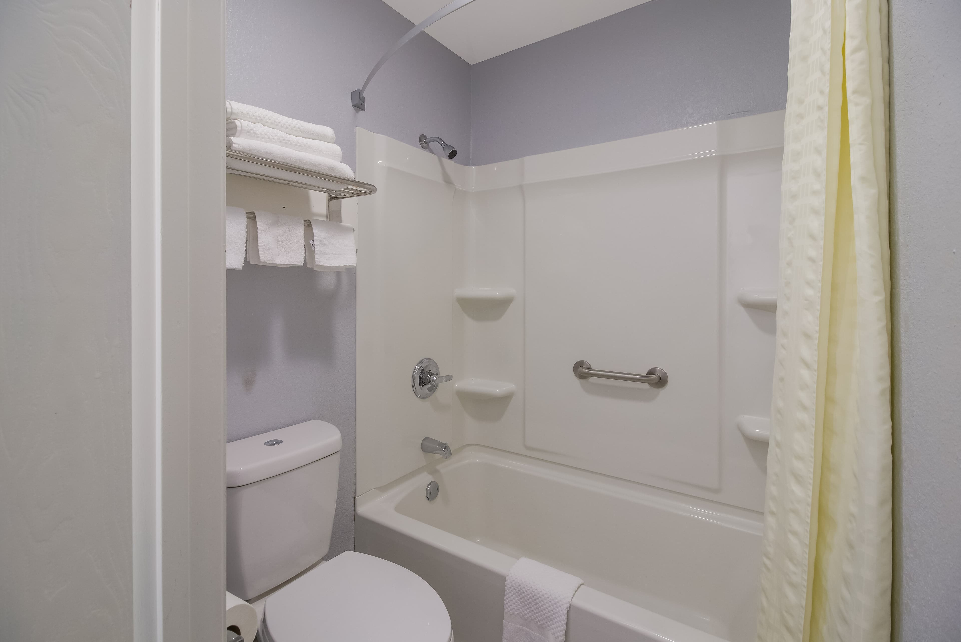 Econo Lodge Martin — 19