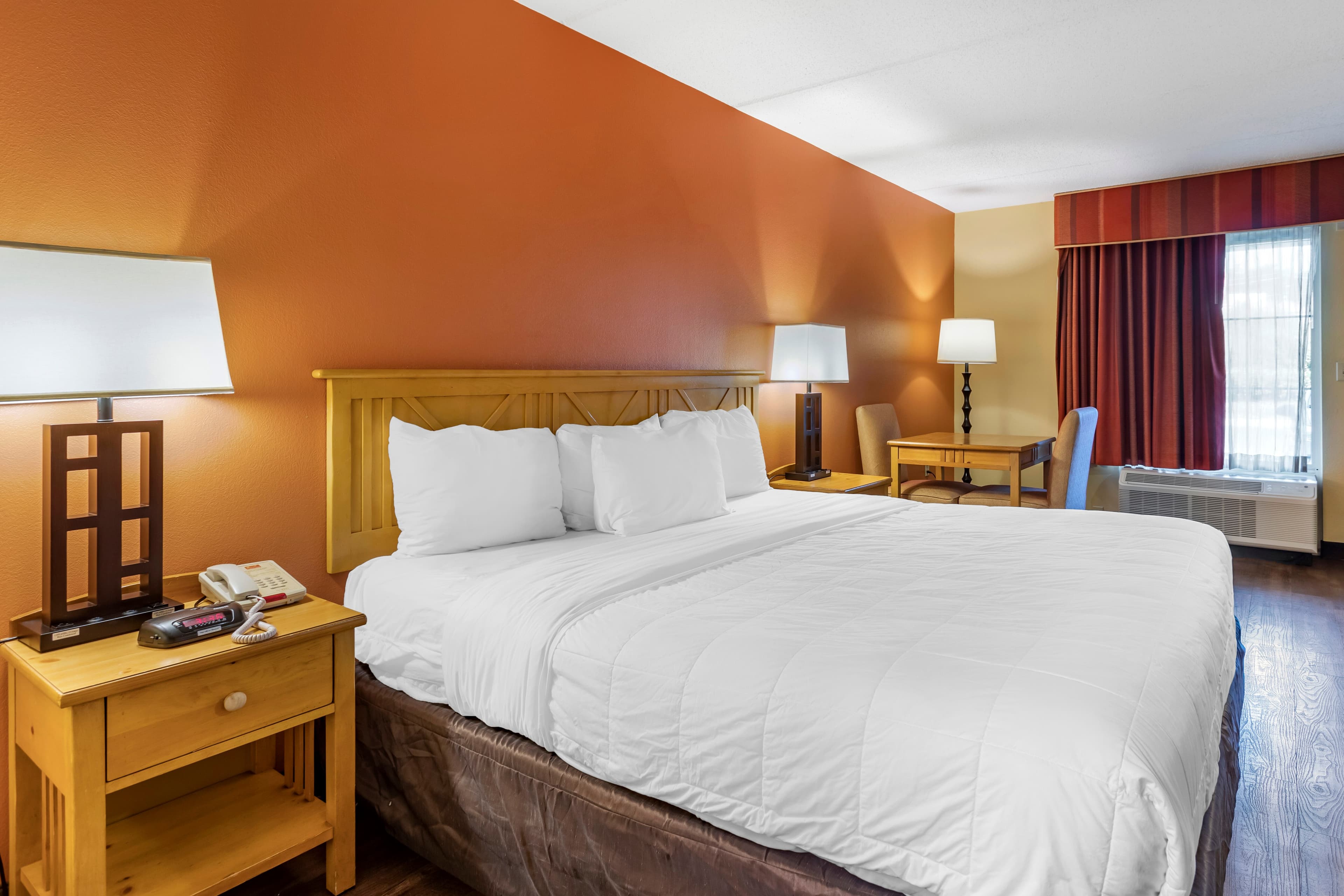 Econo Lodge Pigeon Forge Riverside - Image 3