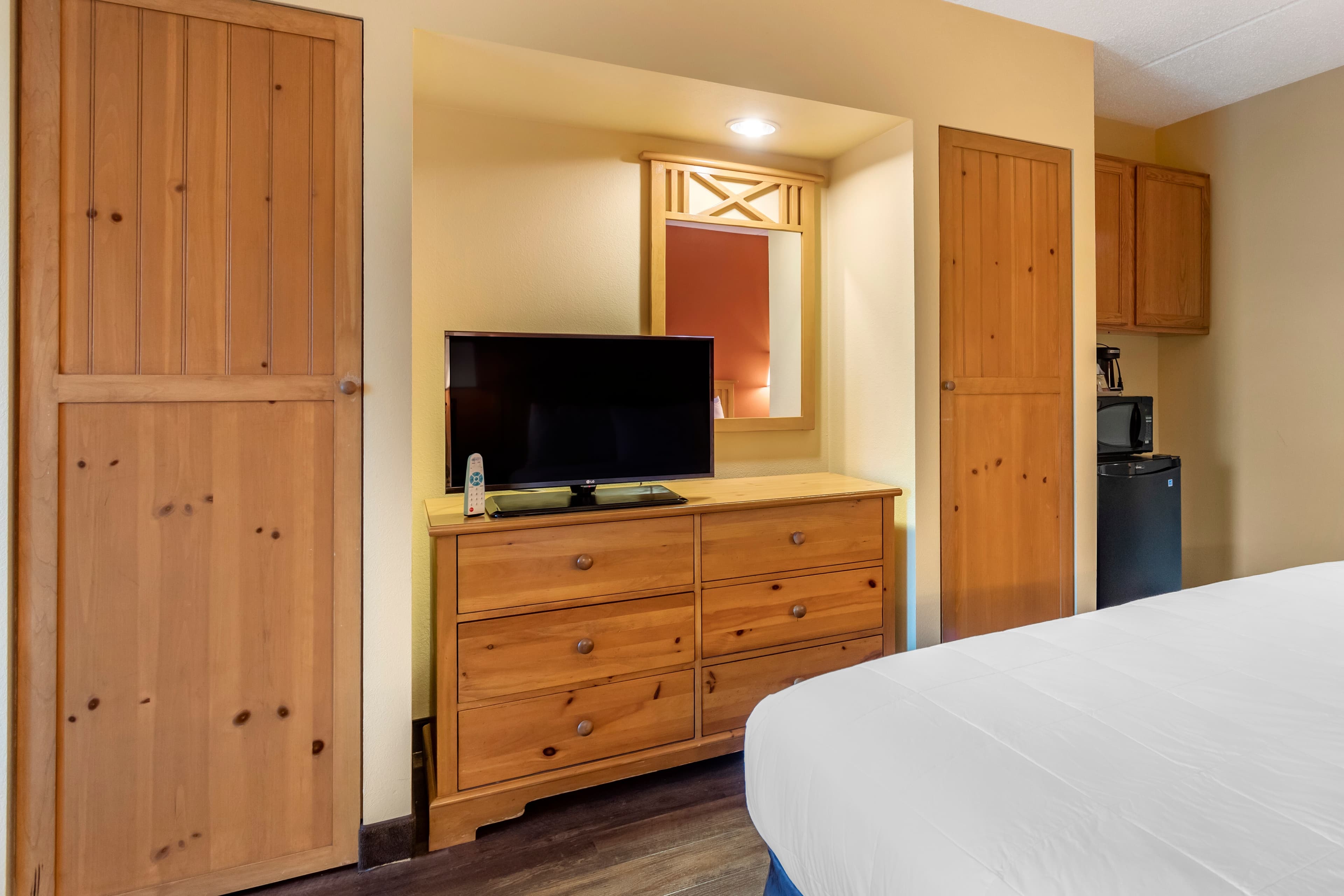 Econo Lodge Pigeon Forge Riverside - Image 4