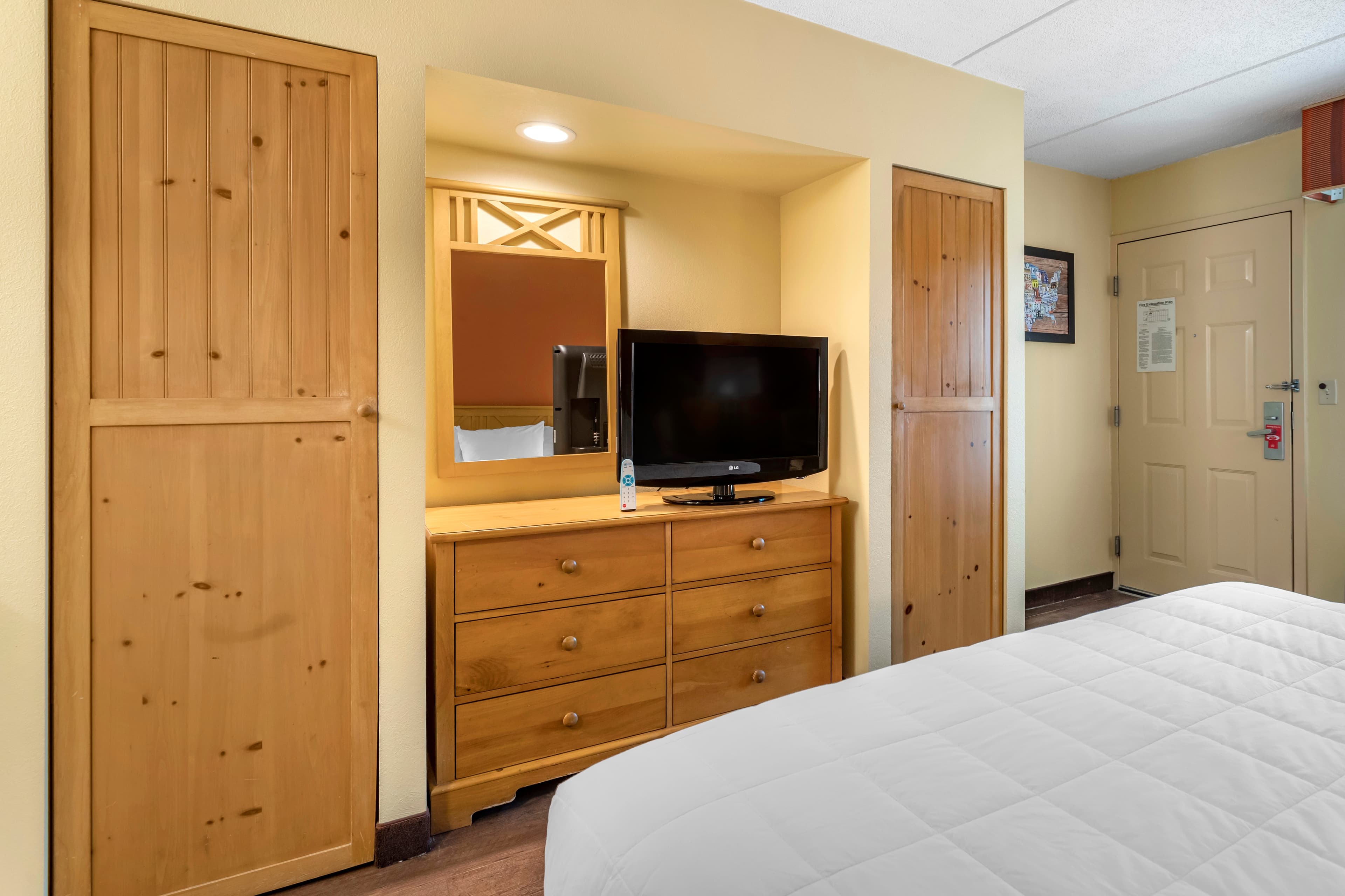 Econo Lodge Pigeon Forge Riverside — 36