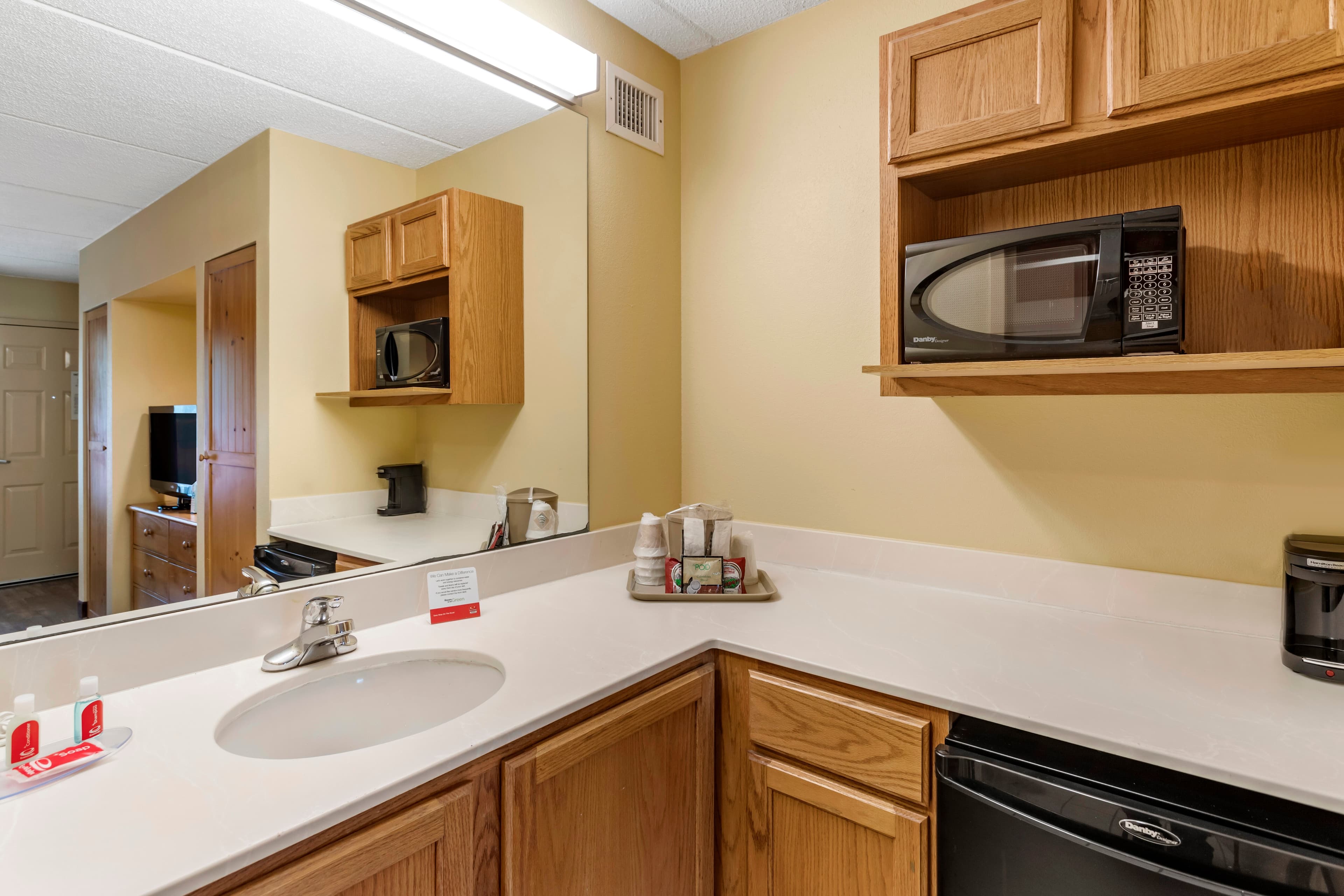 Econo Lodge Pigeon Forge Riverside — 41