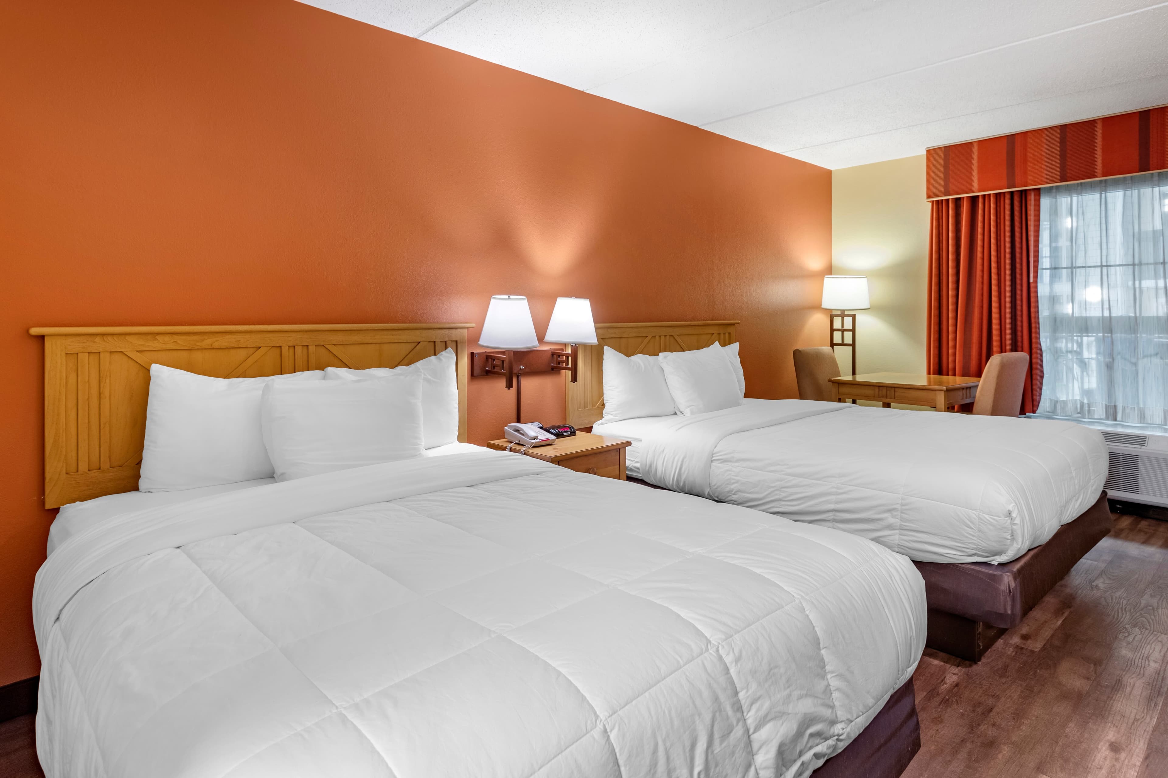 Econo Lodge Pigeon Forge Riverside — 112