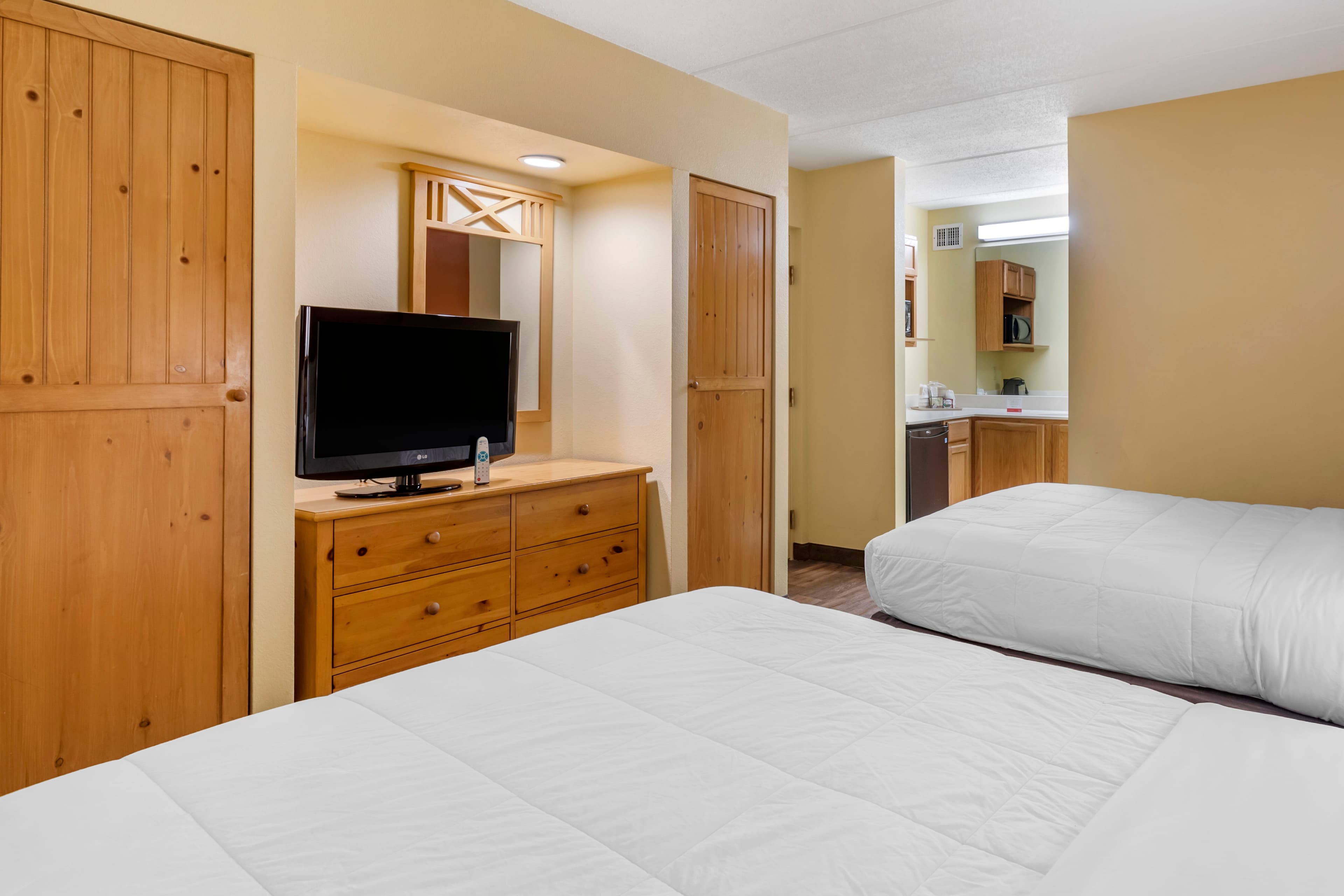 Econo Lodge Pigeon Forge Riverside — 115