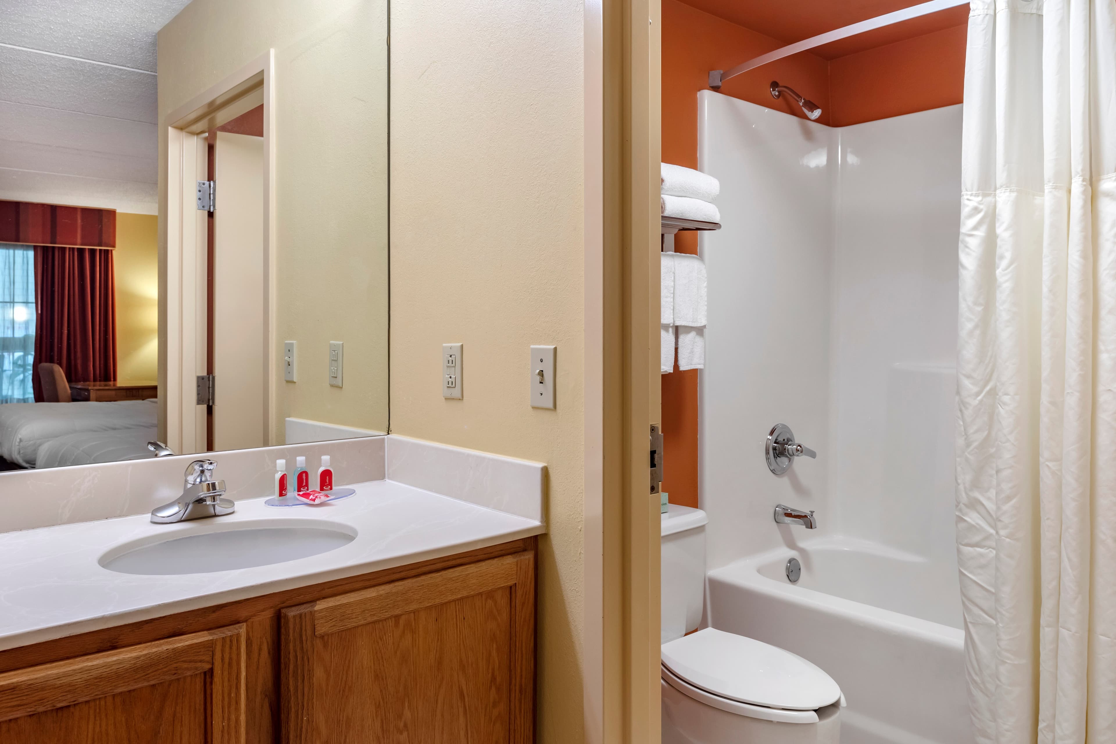 Econo Lodge Pigeon Forge Riverside — 117