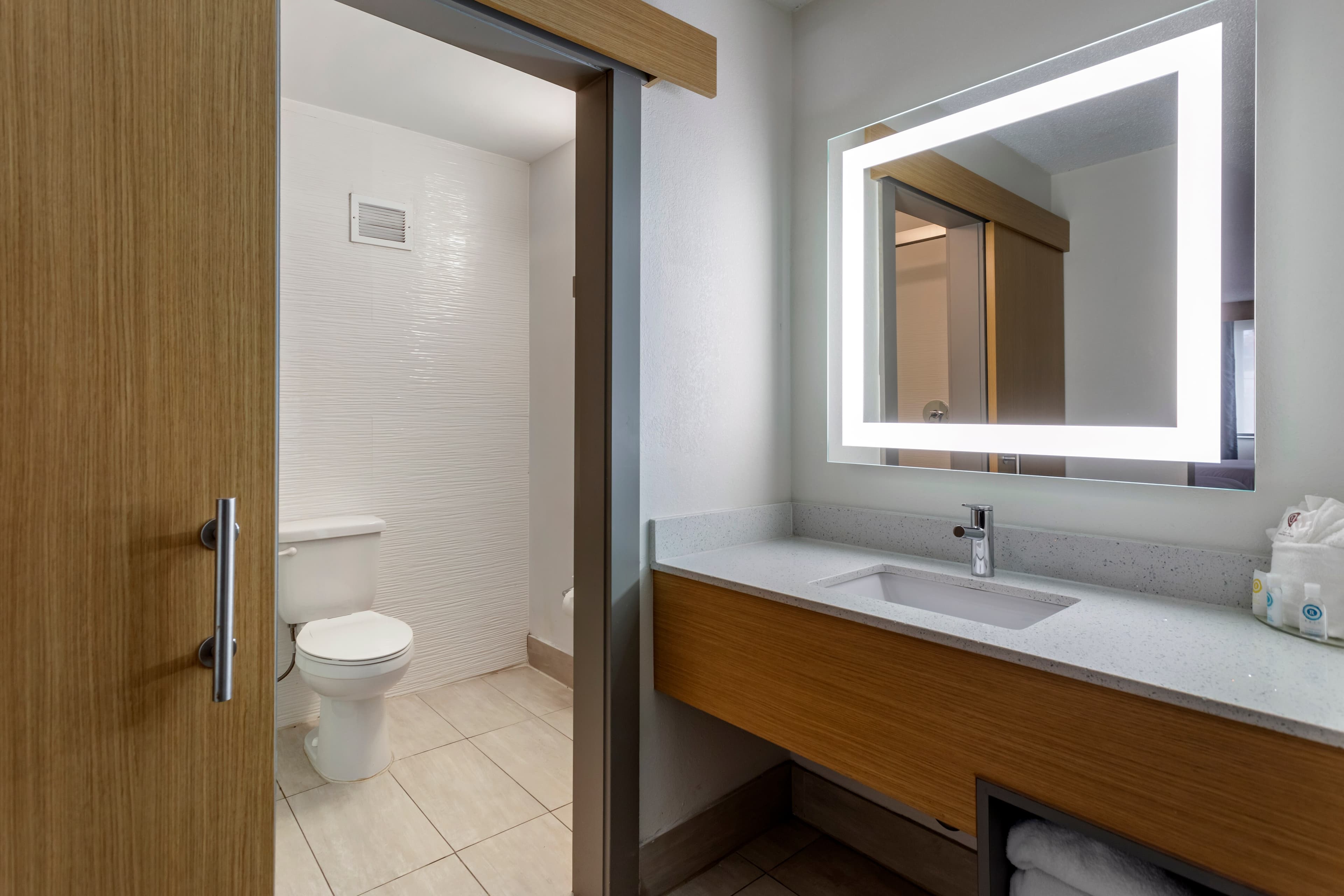 Comfort Inn & Suites Nashville Downtown - Stadium — 12