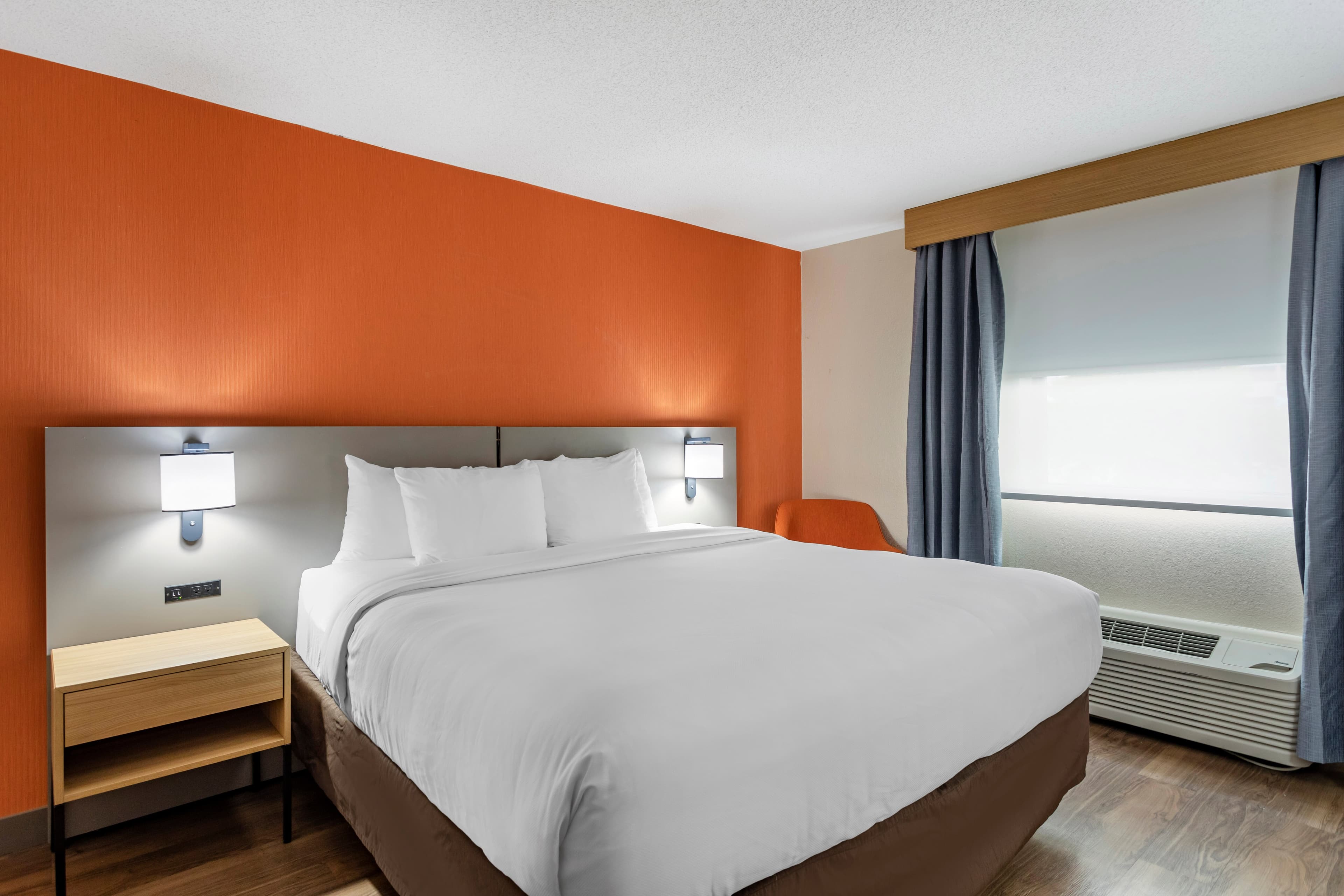 Comfort Inn & Suites Nashville Downtown - Stadium - Image 3