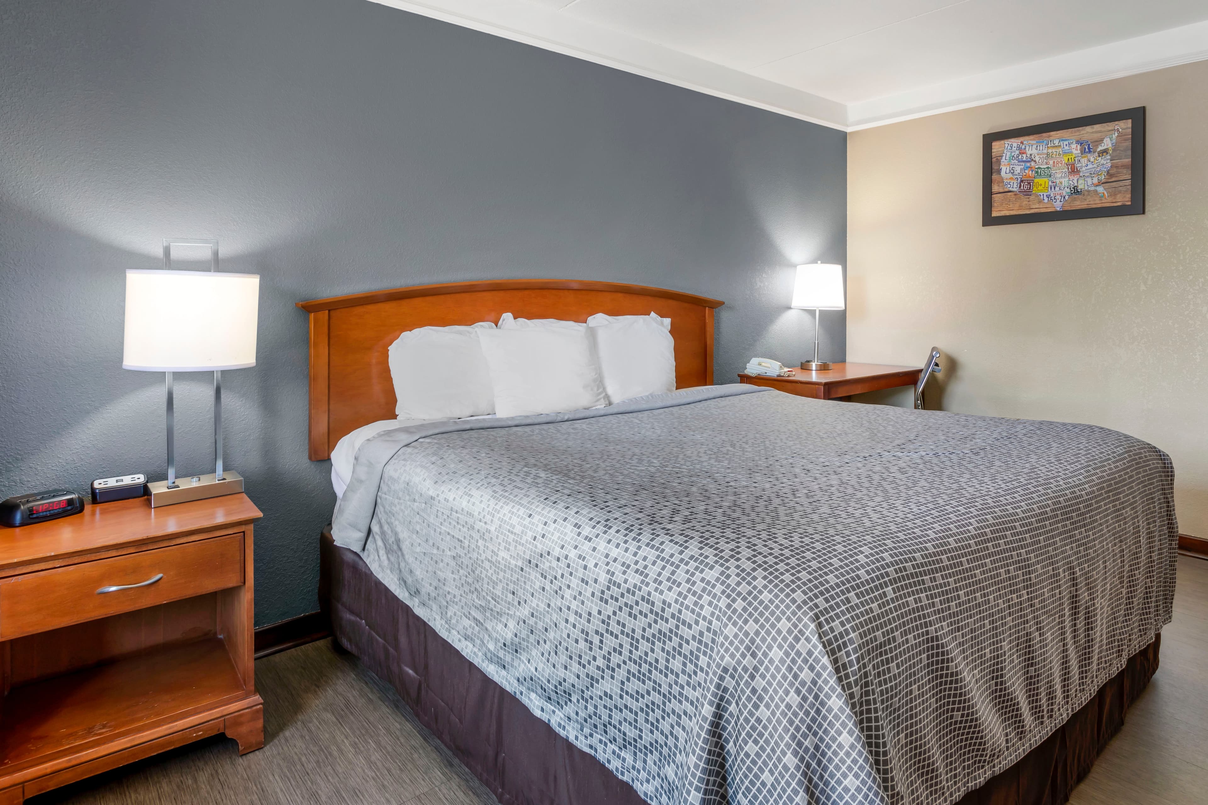 Econo Lodge Knoxville North — 10