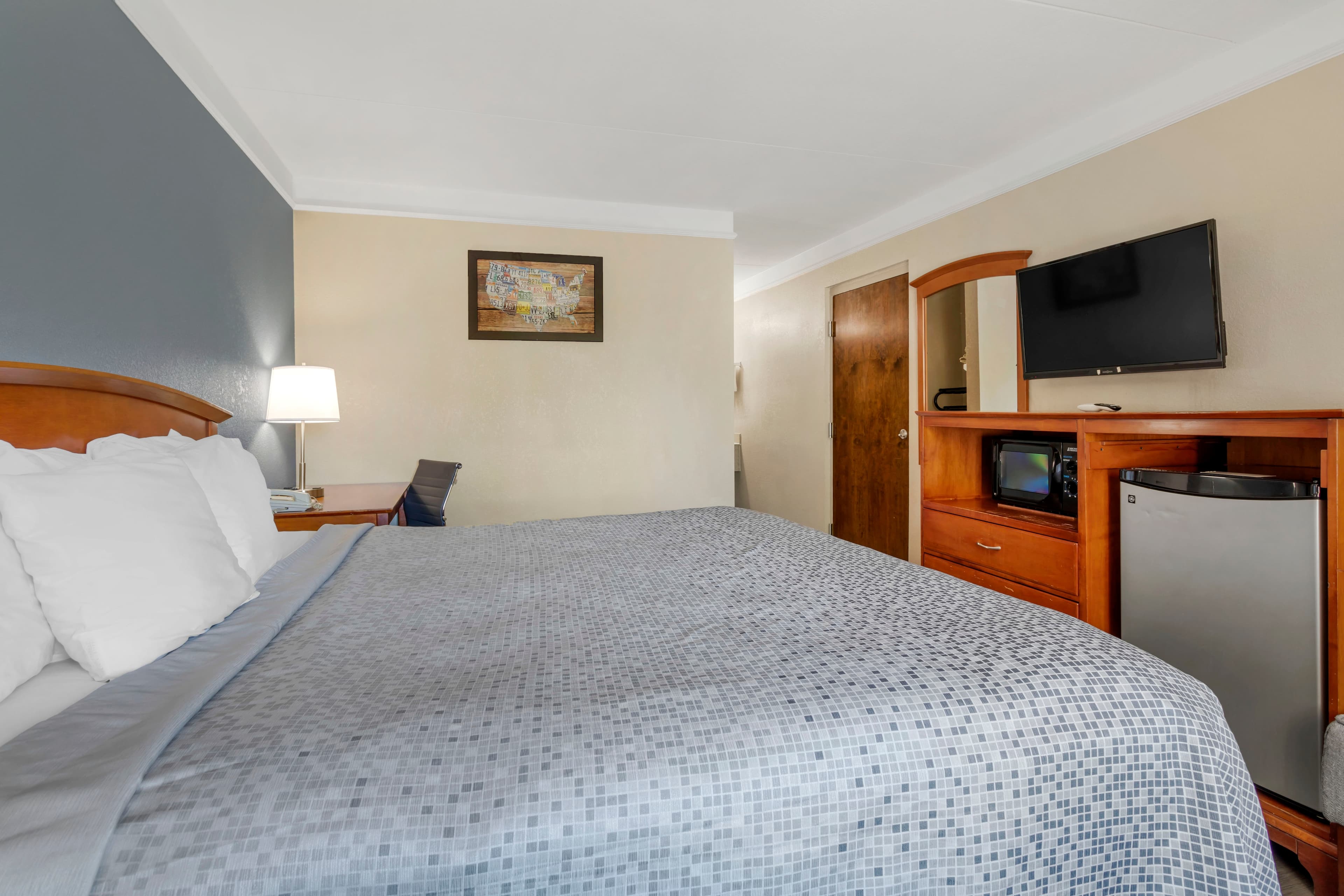 Econo Lodge Knoxville North — 11