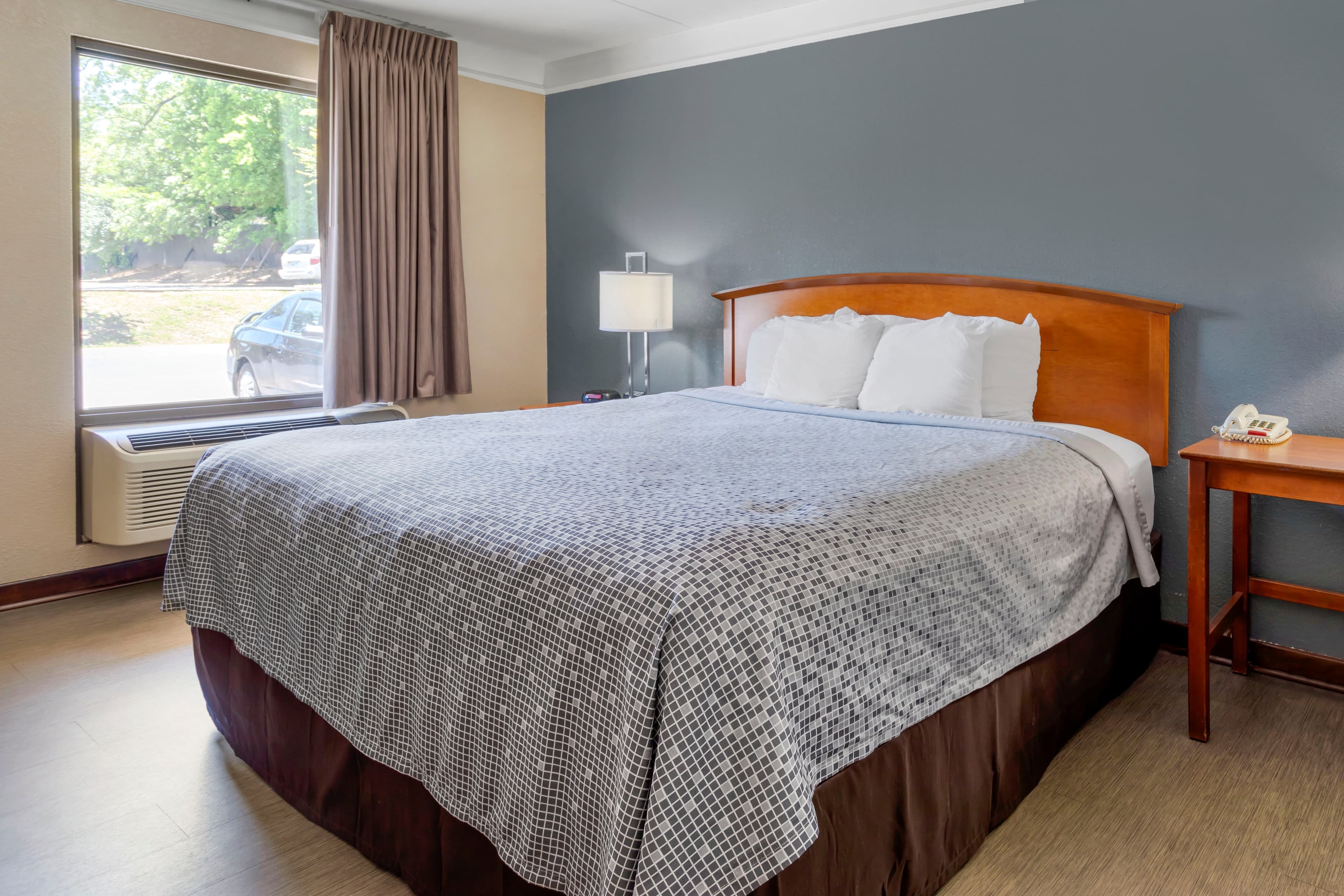 Econo Lodge Knoxville North — 12