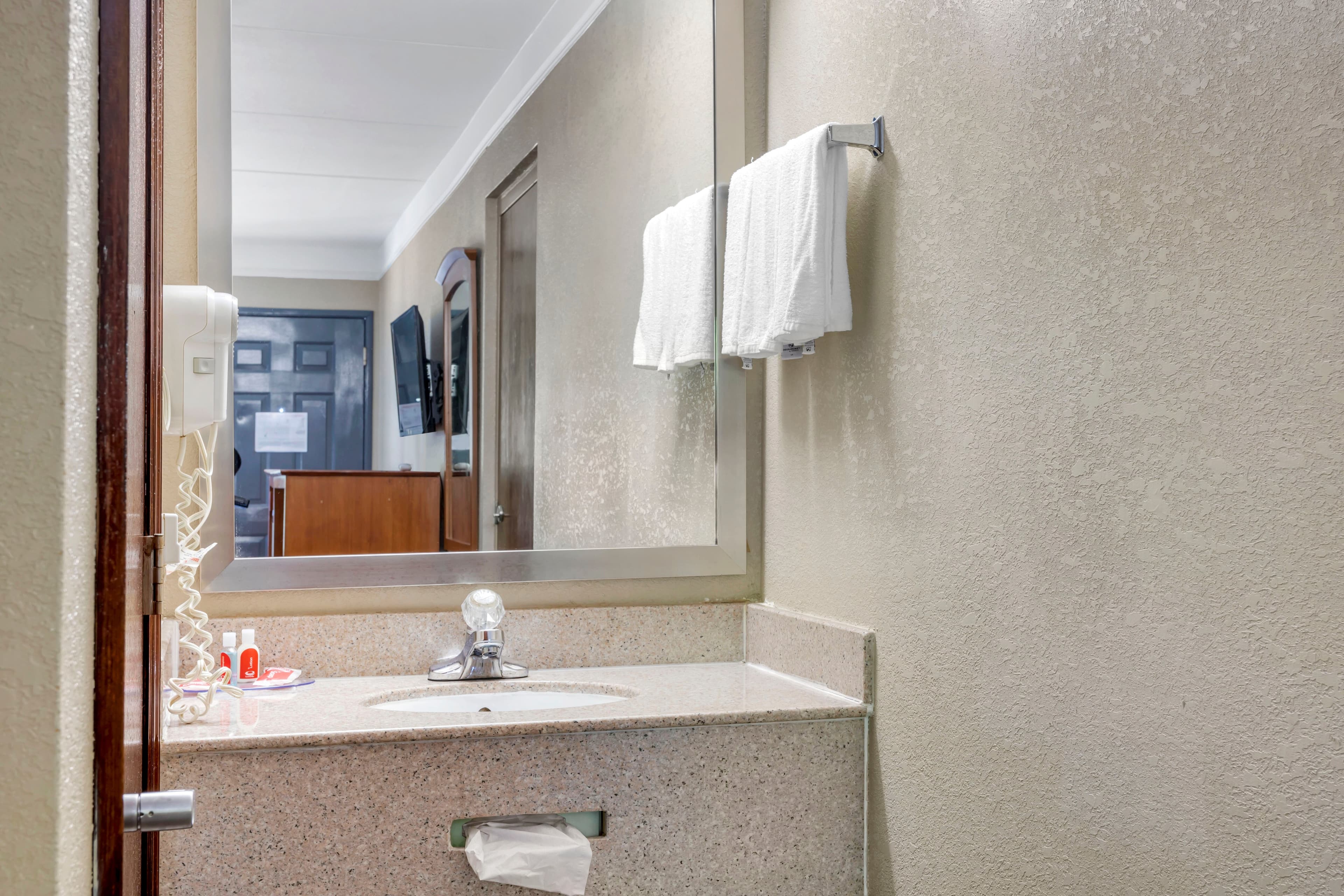 Econo Lodge Knoxville North — 14