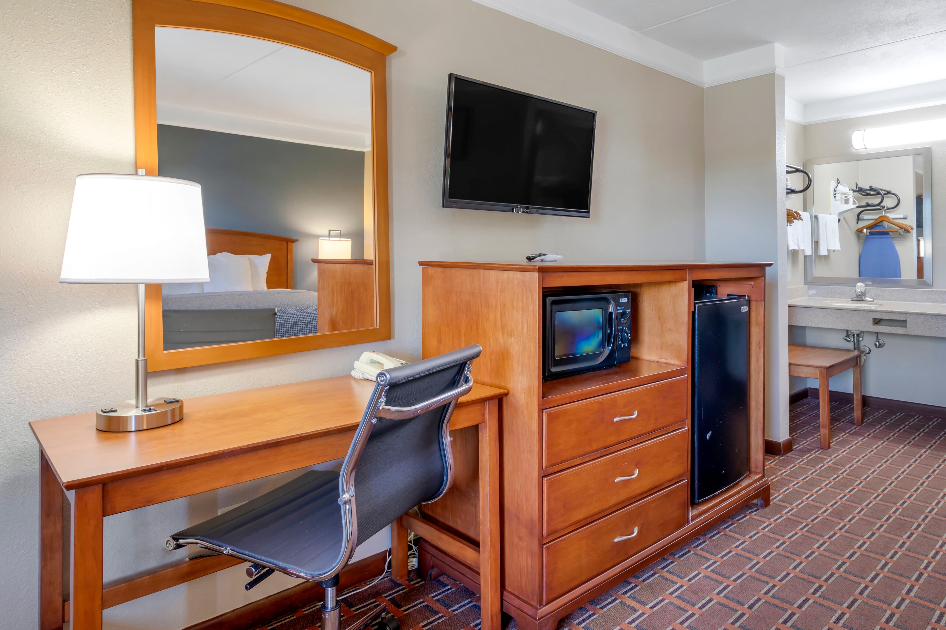 Econo Lodge Knoxville North — 7
