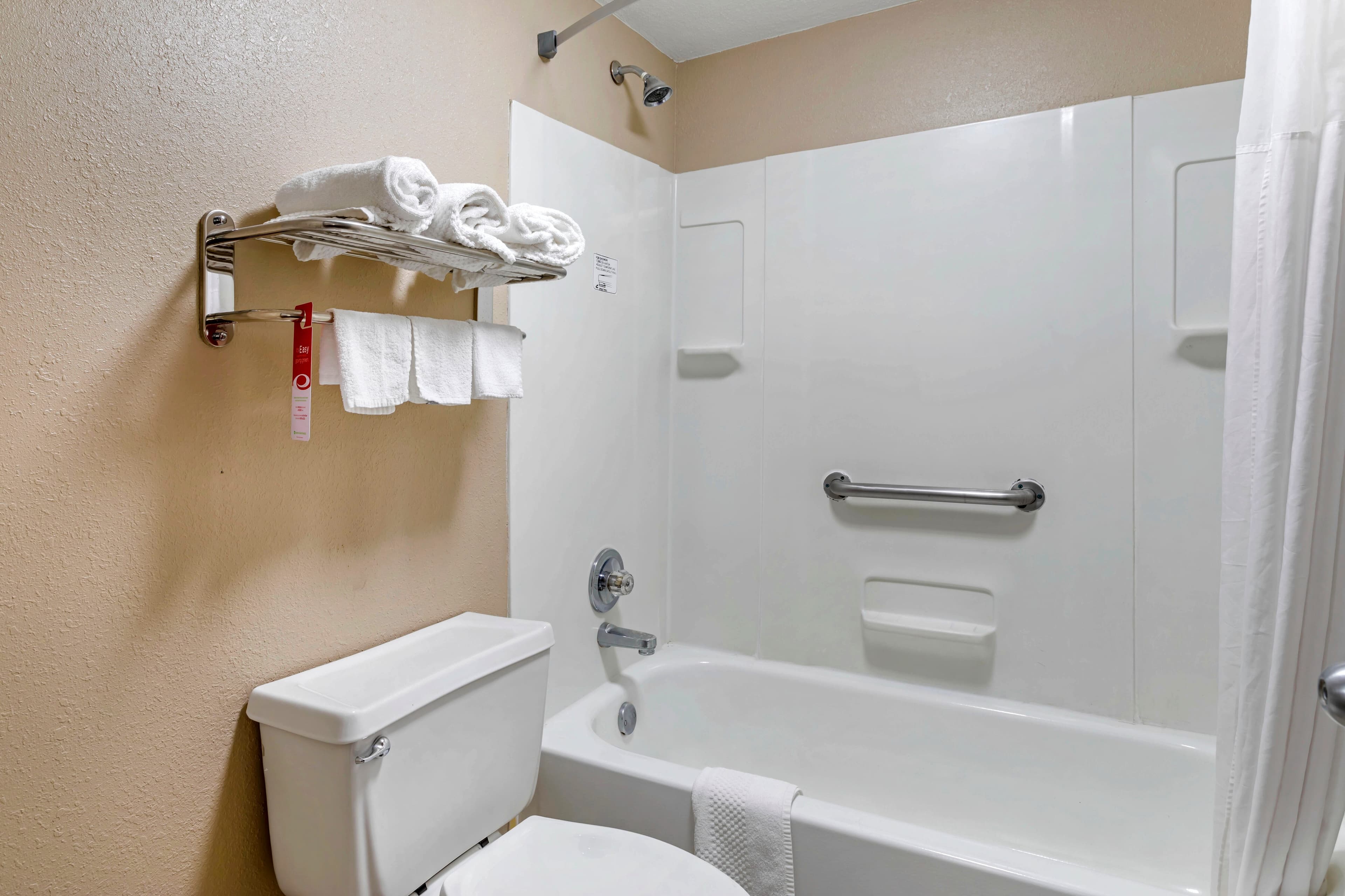 Econo Lodge Knoxville North — 9