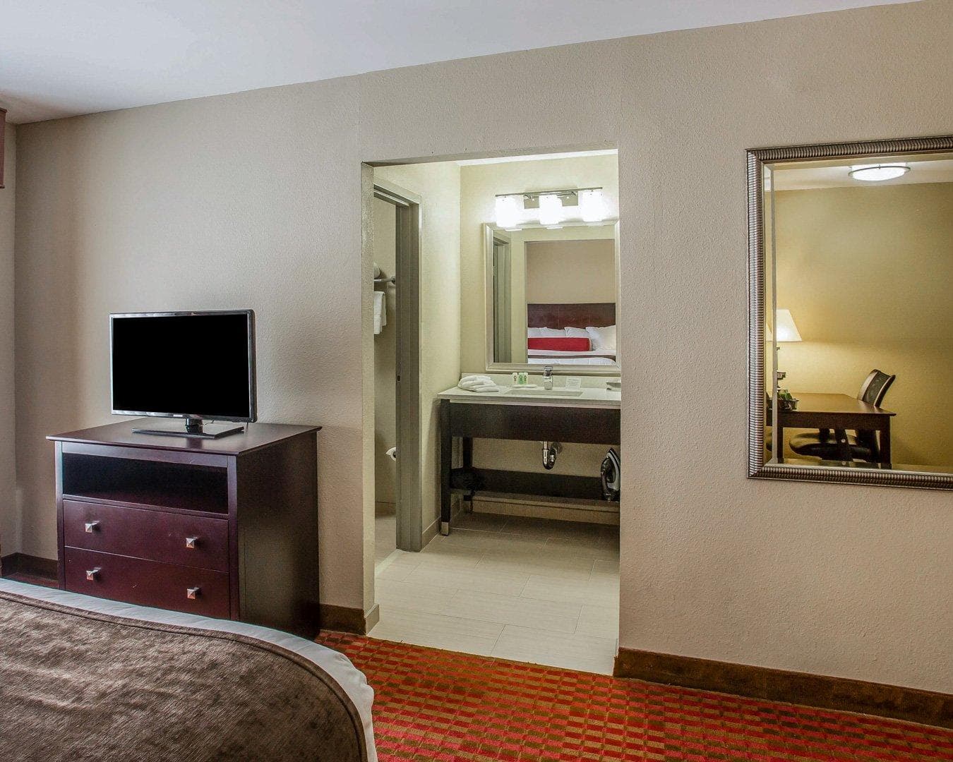 Quality Suites Nashville Airport — 9