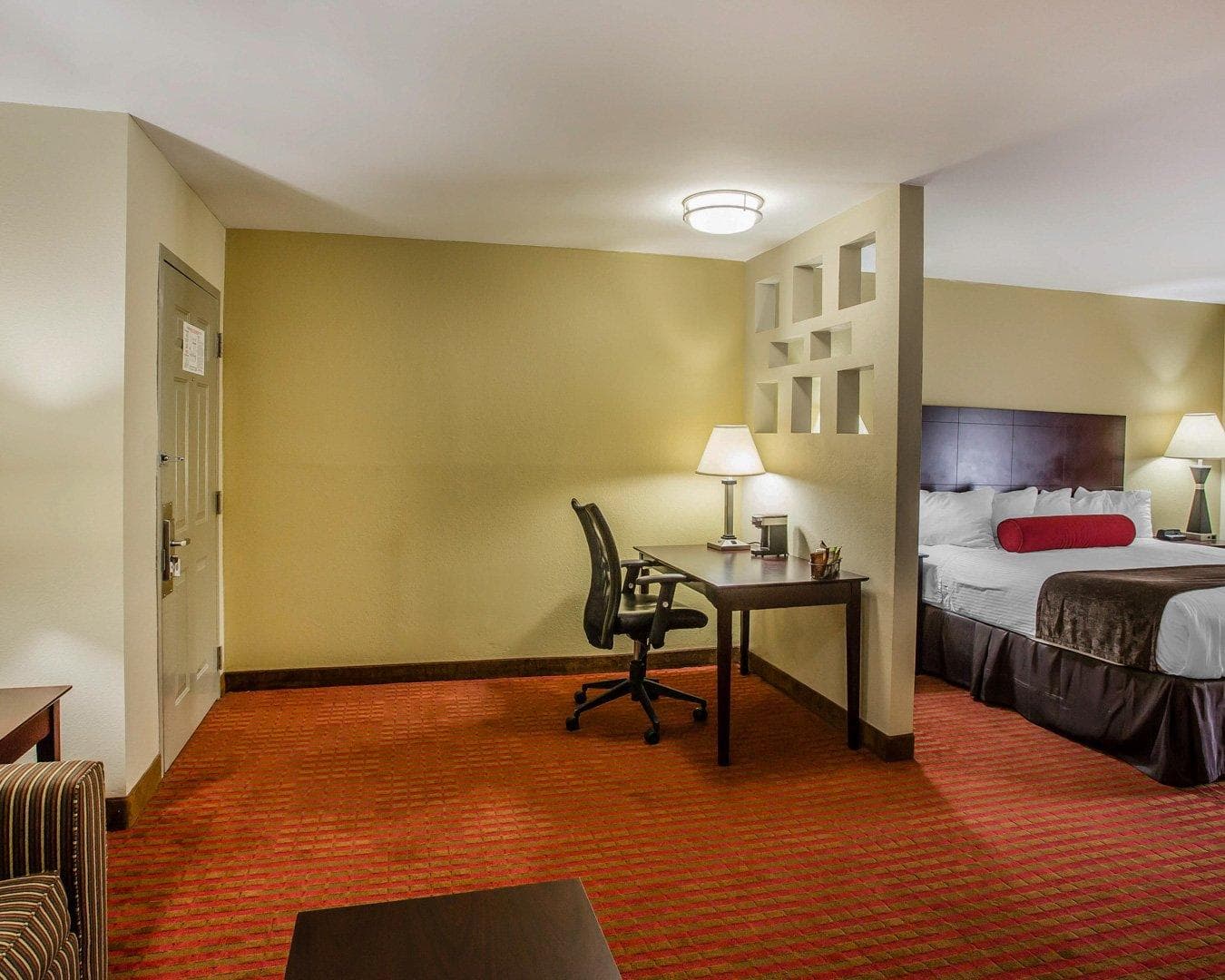 Quality Suites Nashville Airport - Image 4