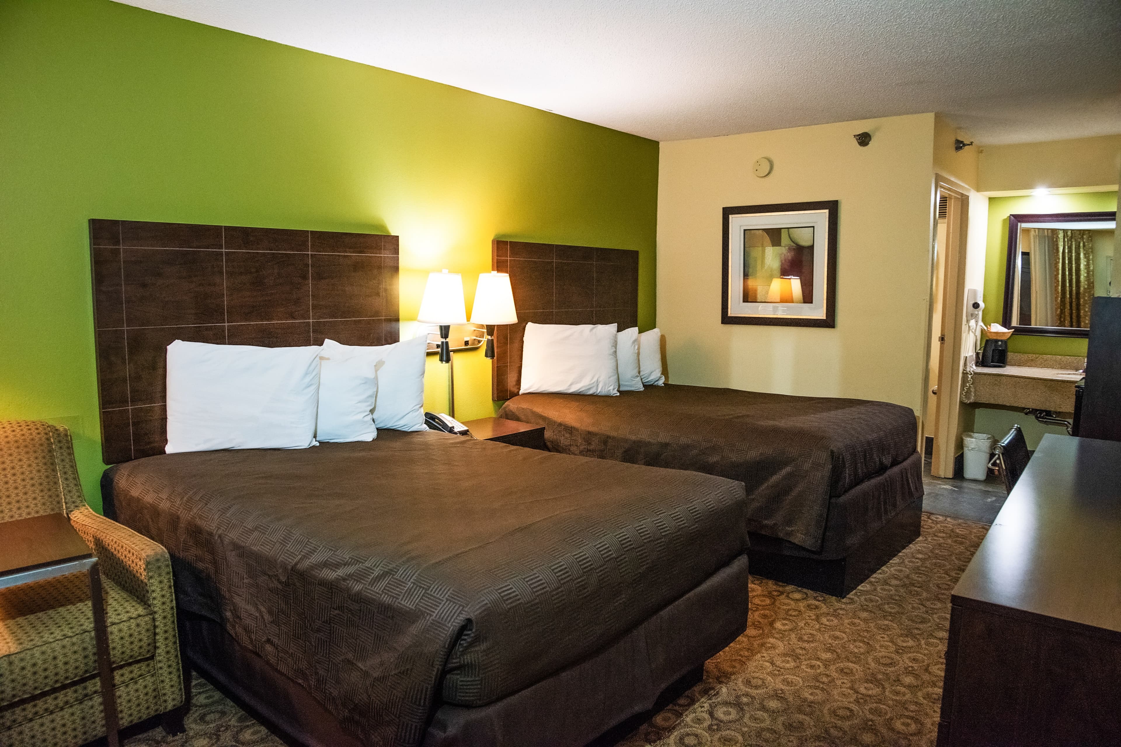 Rodeway Inn & Suites Clarksville near Governors Square Mall — 6