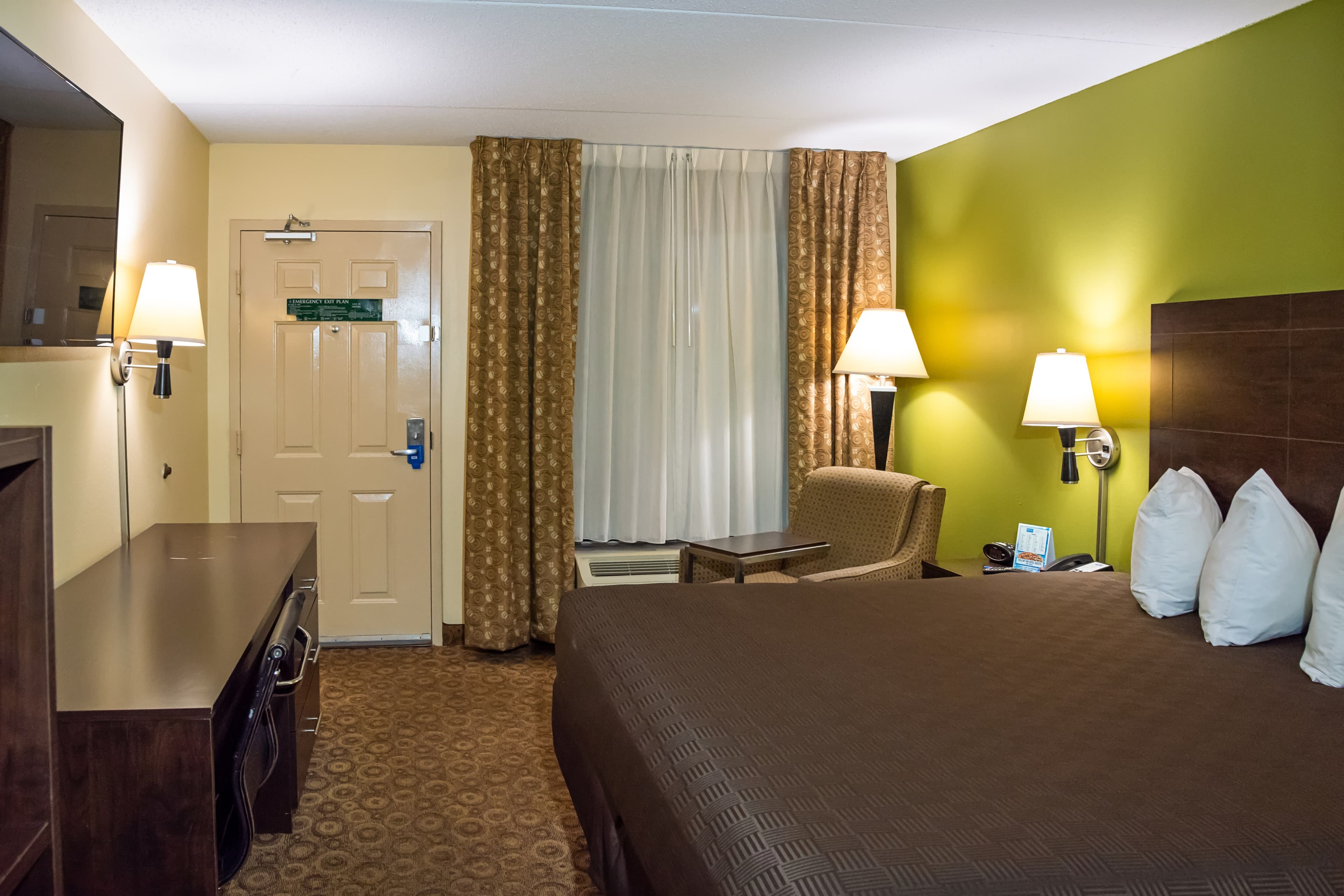 Rodeway Inn & Suites Clarksville near Governors Square Mall - Image 2