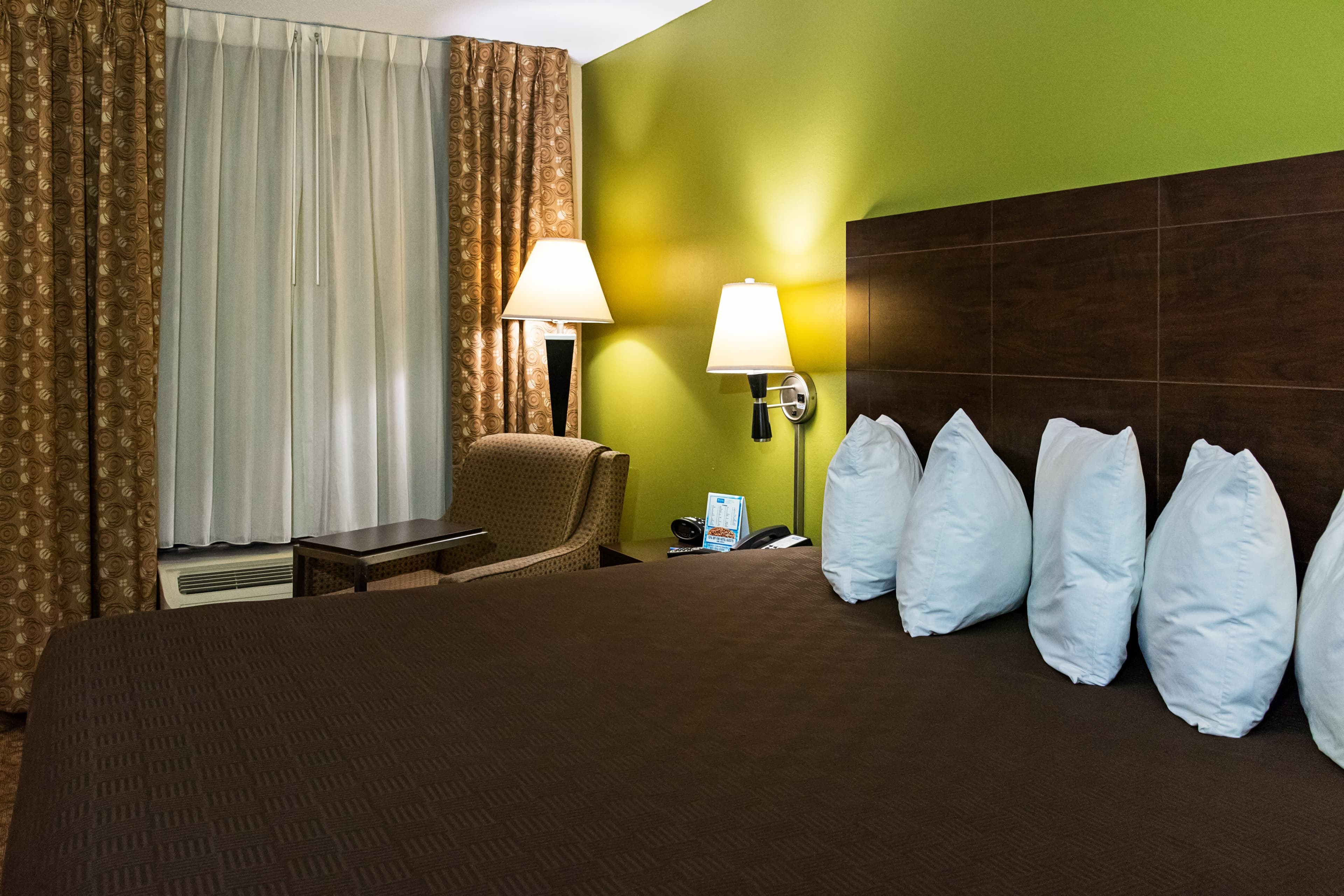 Rodeway Inn & Suites Clarksville near Governors Square Mall - Image 3