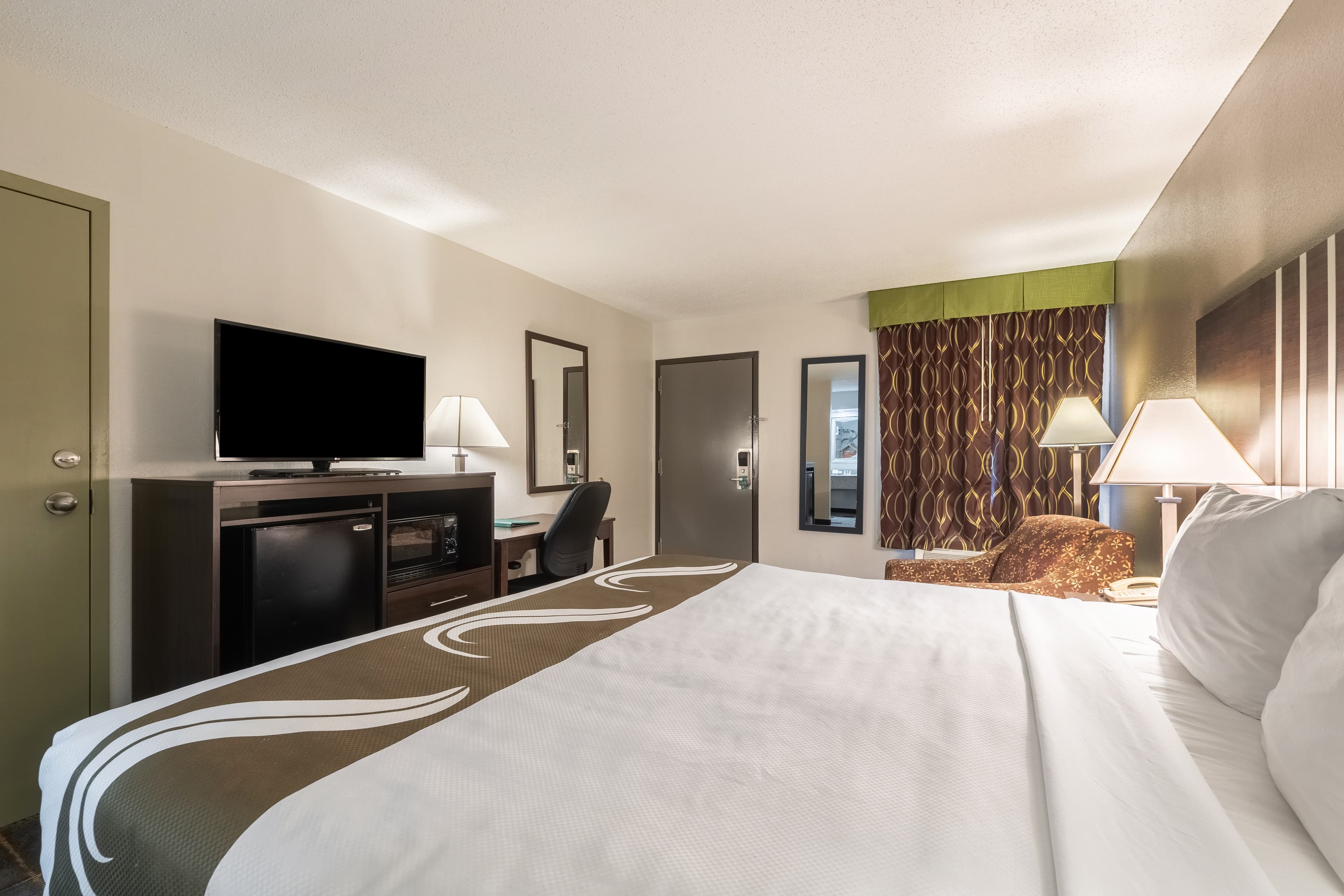 Quality Inn Cleveland North - Image 4