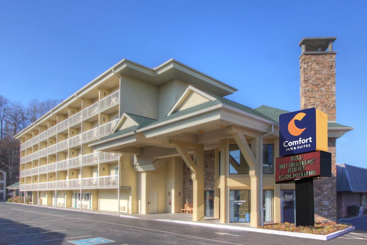 Comfort Inn & Suites at Dollywood Lane - Image 1