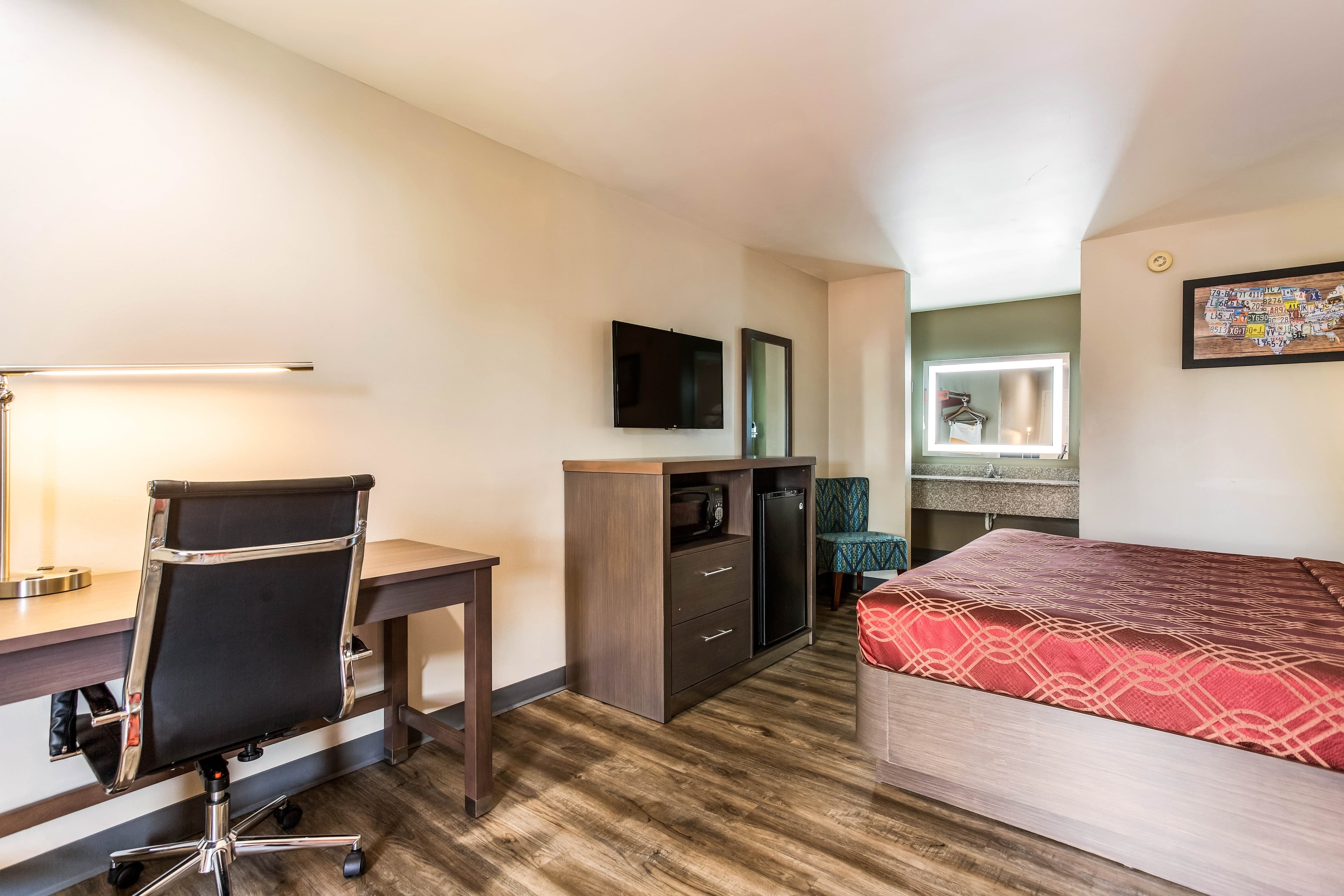 Econo Lodge Inn & Suites Murfreesboro Shopping District — 13