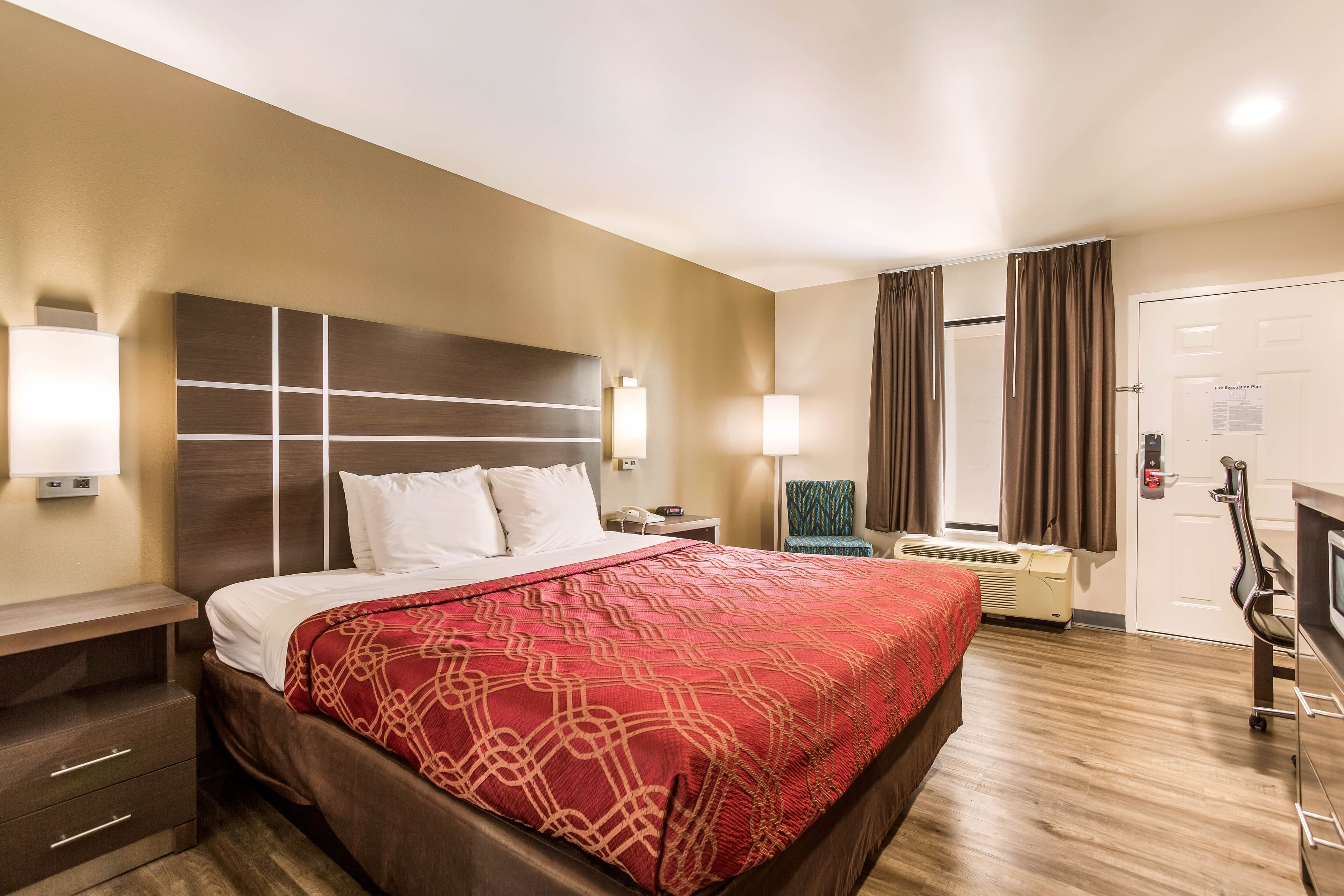 Econo Lodge Inn & Suites Murfreesboro Shopping District — 7