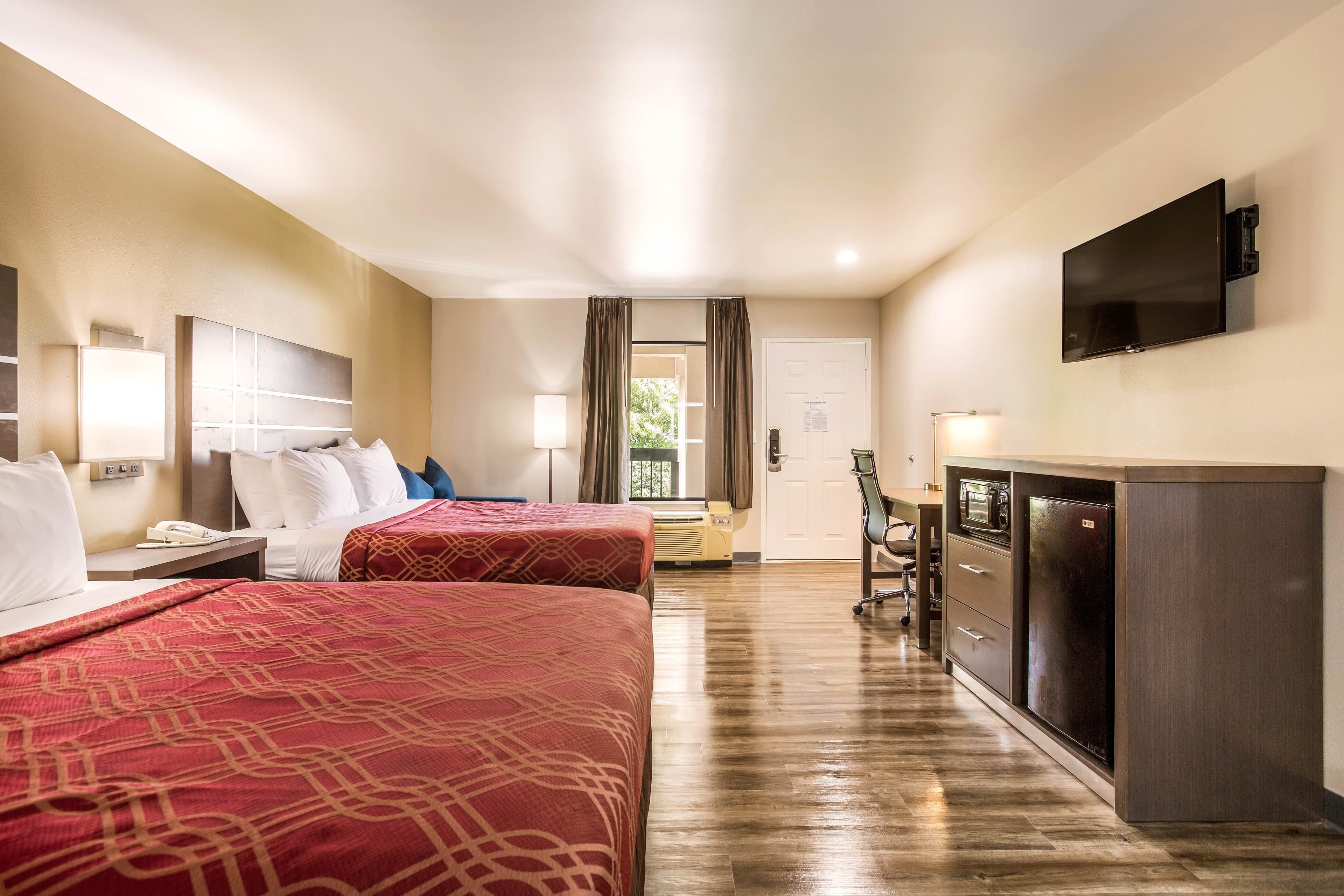 Econo Lodge Inn & Suites Murfreesboro Shopping District — 34
