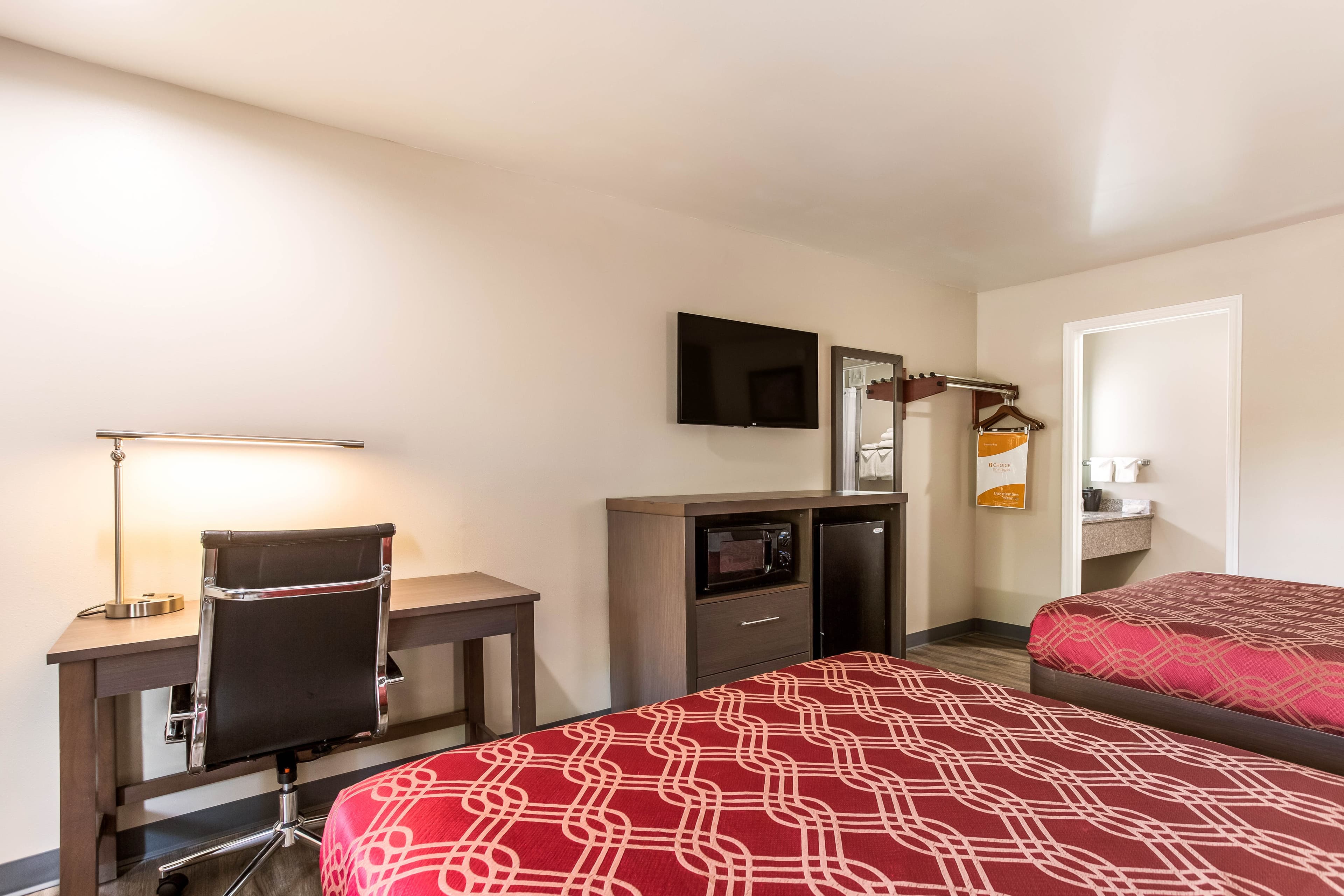 Econo Lodge Inn & Suites Murfreesboro Shopping District — 38