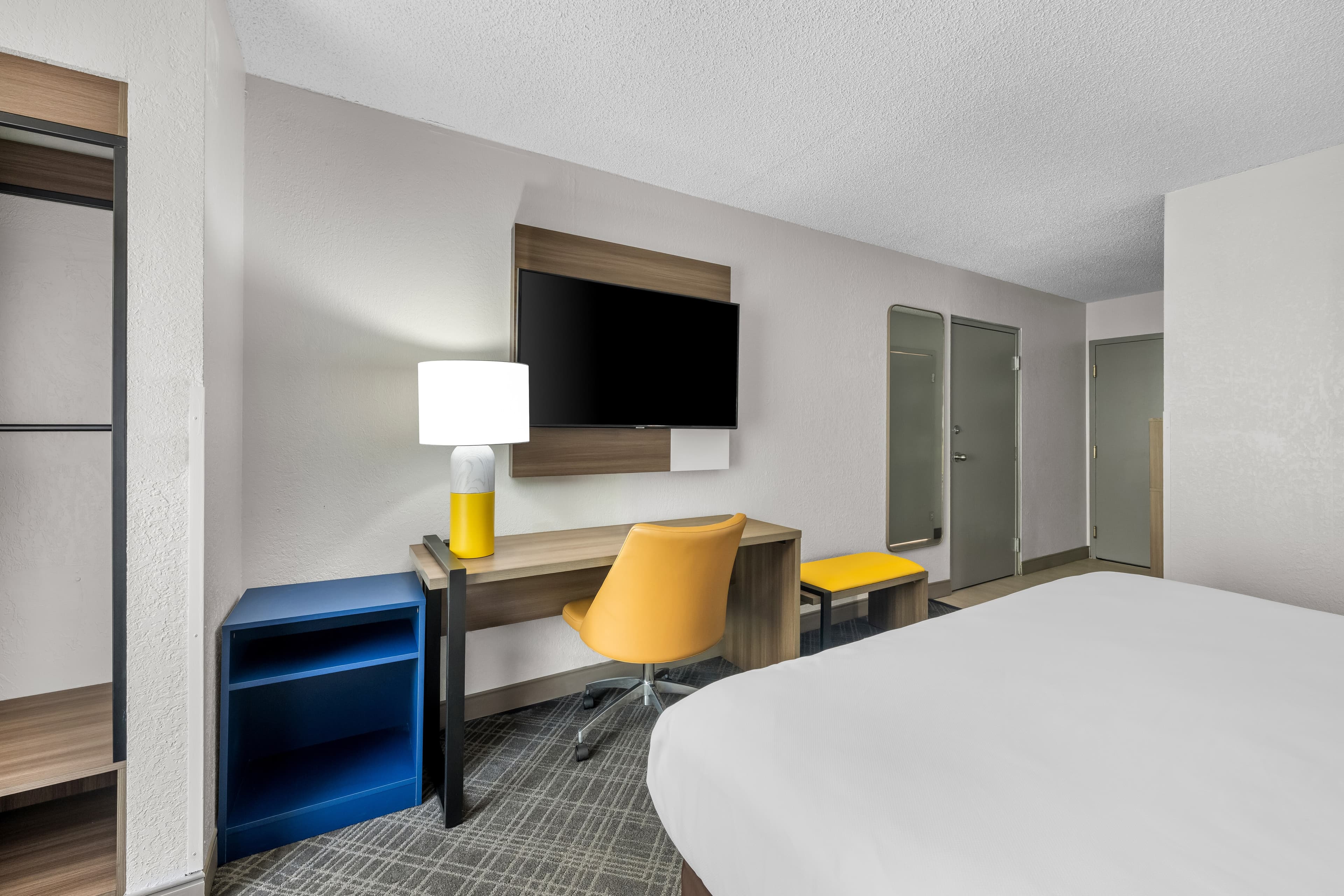 1 King Bed - Image 7