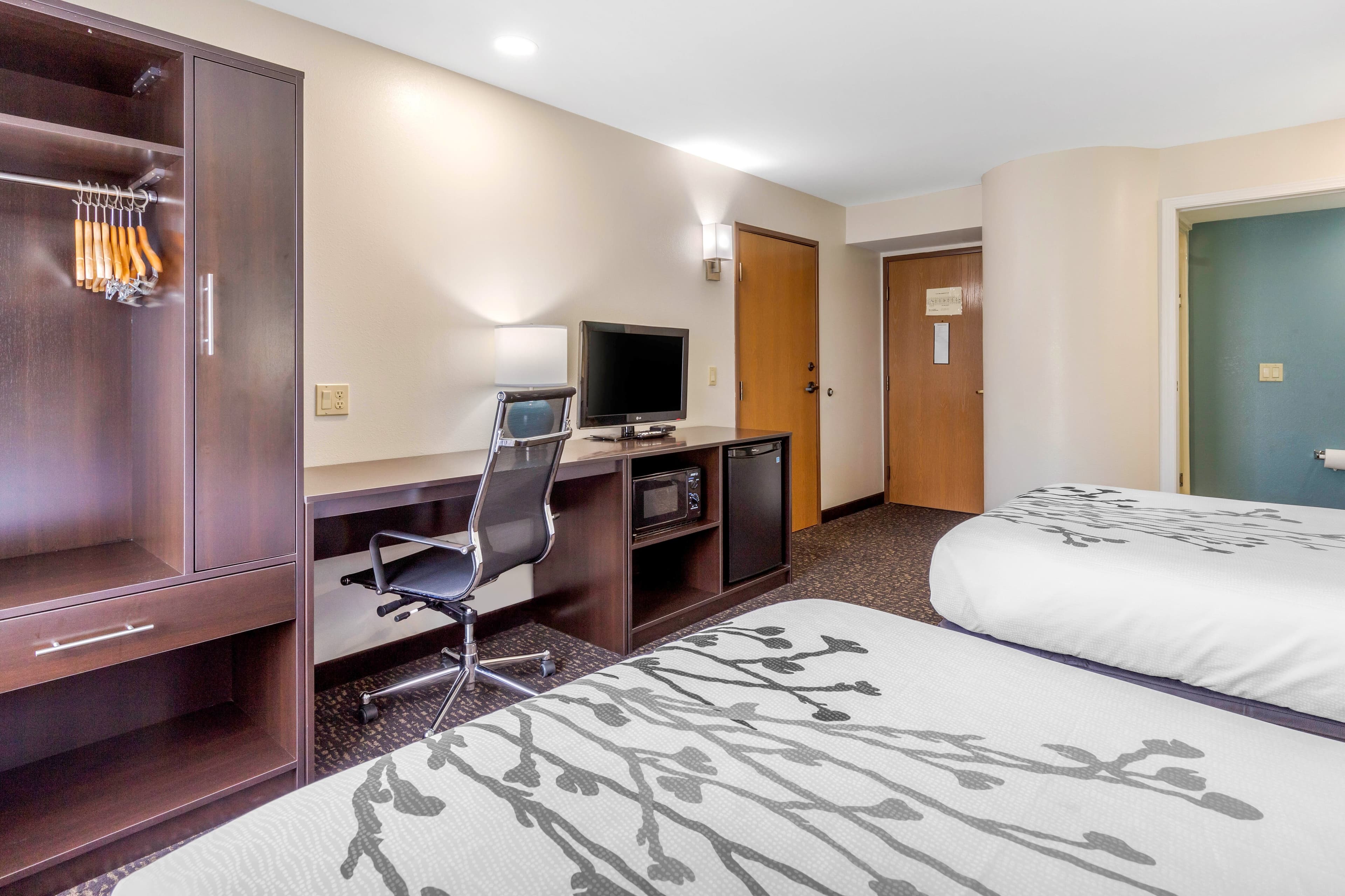 Sleep Inn & Suites Johnson City - Image 4