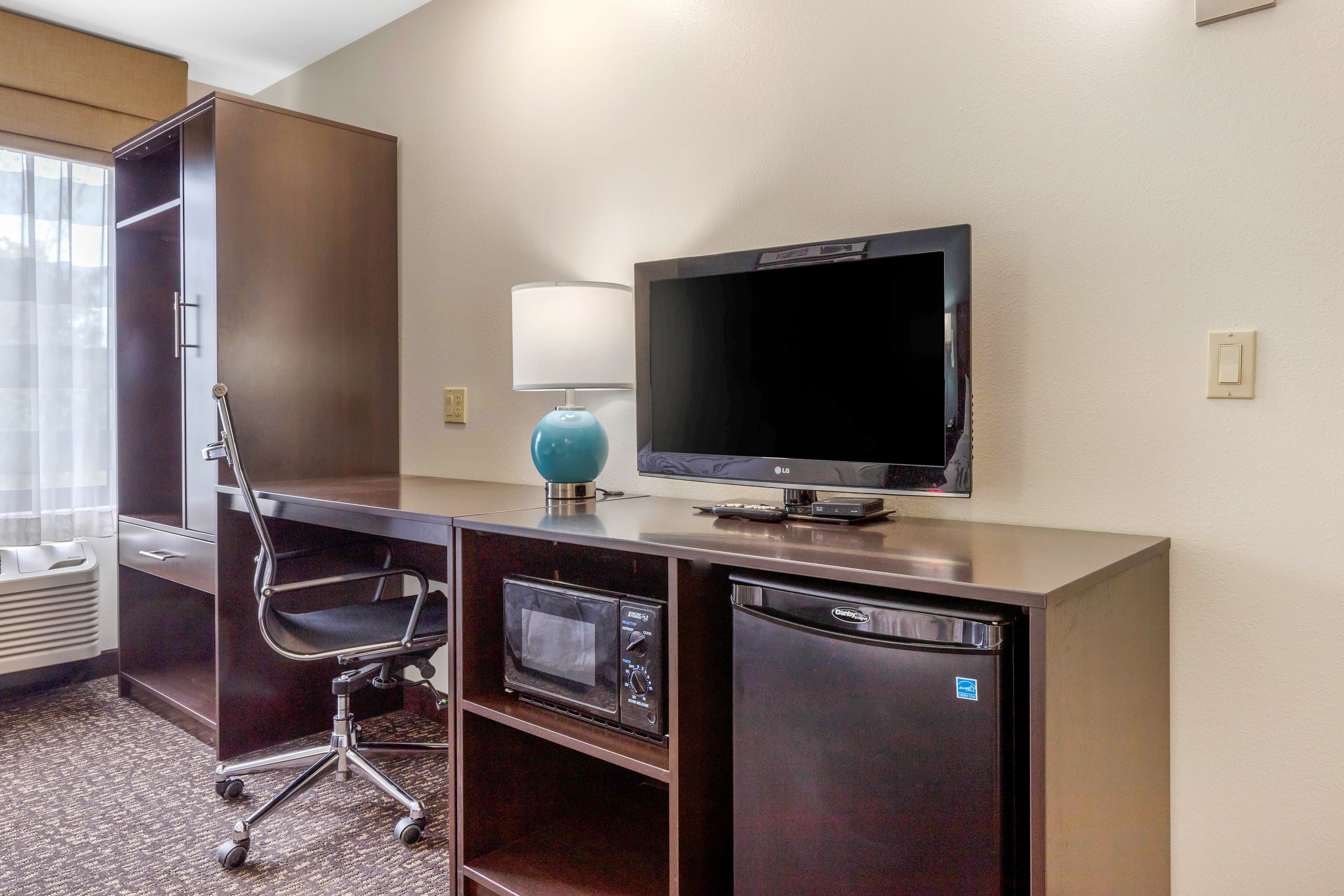 Sleep Inn & Suites Johnson City - Image 5