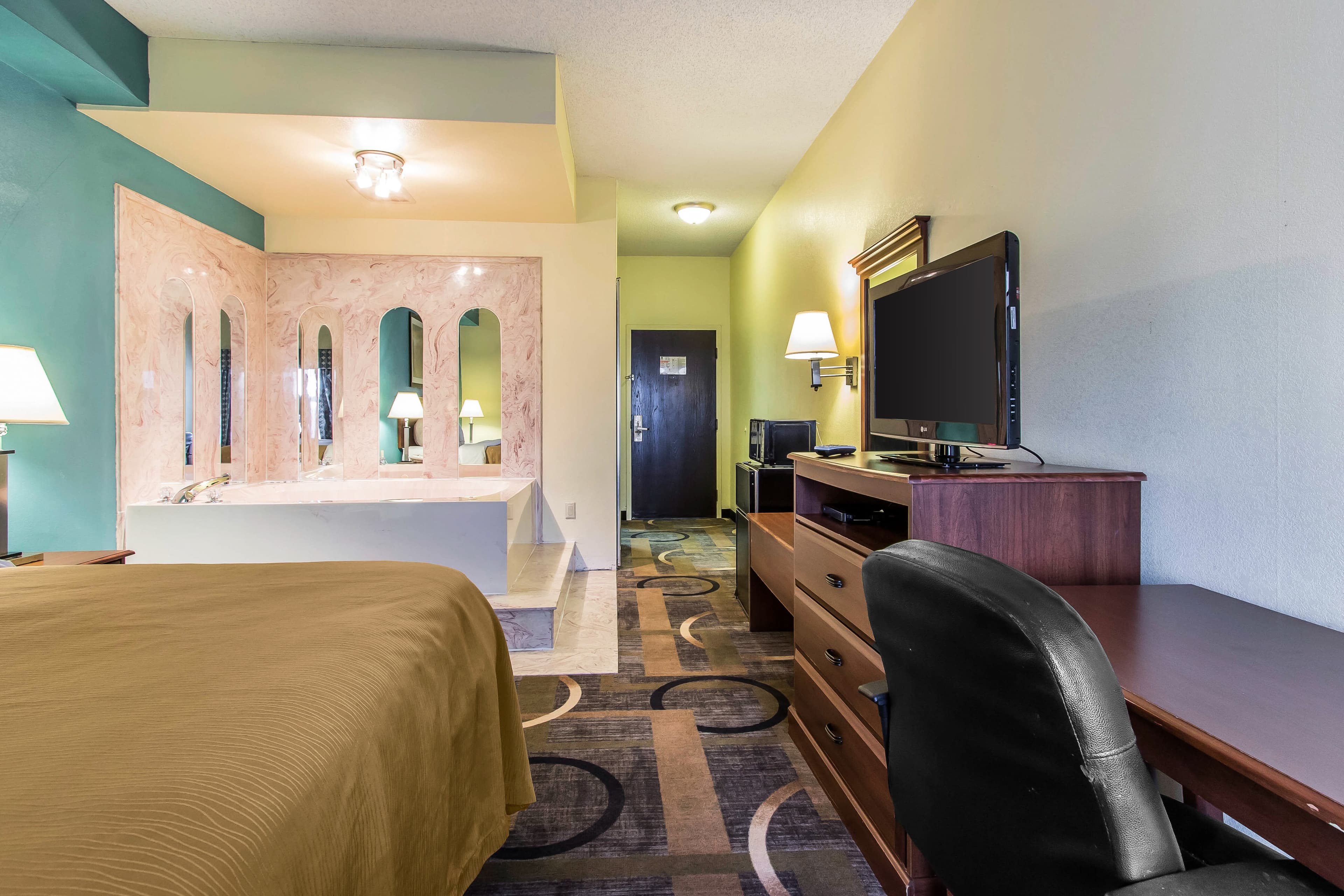 Quality Inn & Suites Memphis East — 12