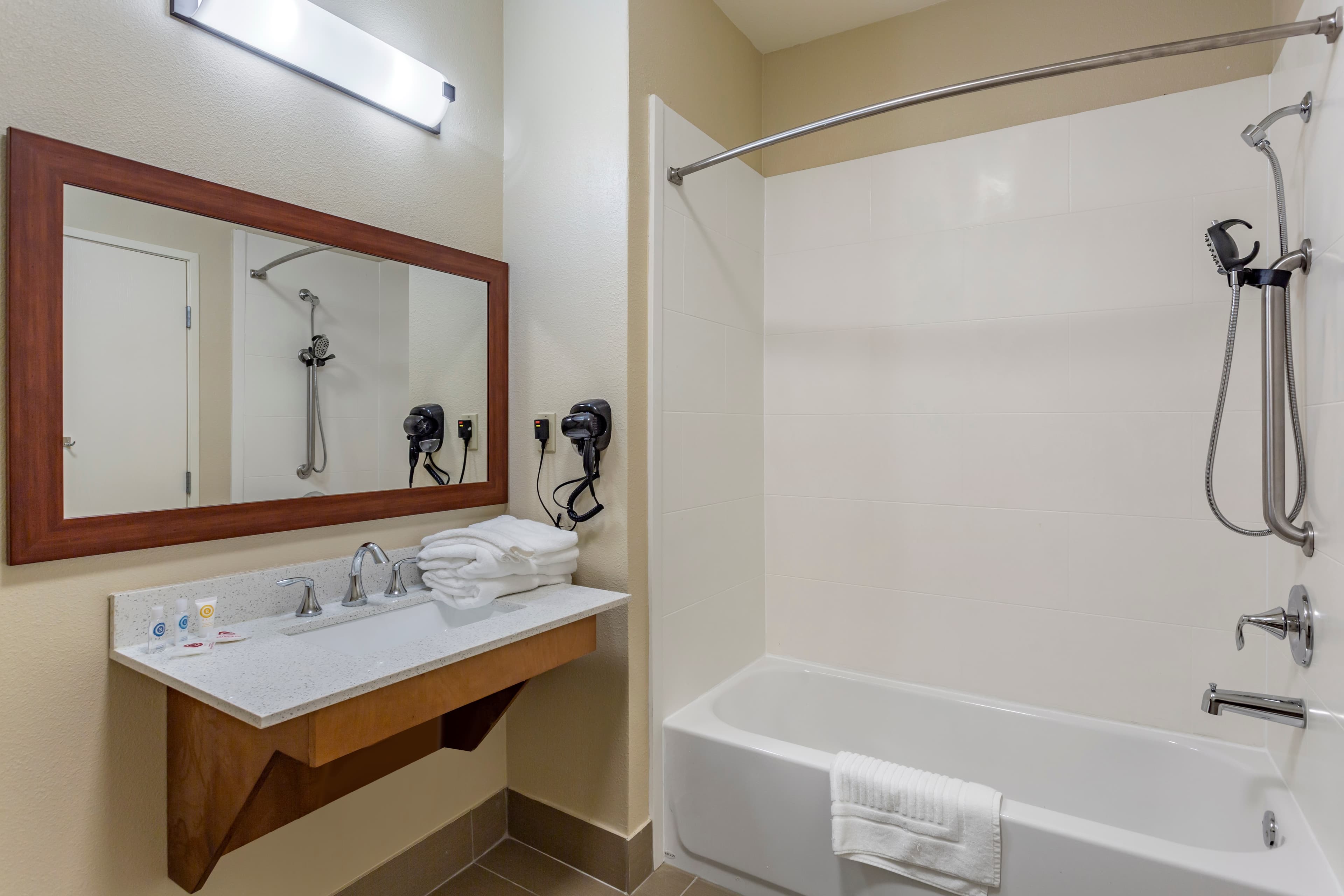 Comfort Suites Cordova — 10