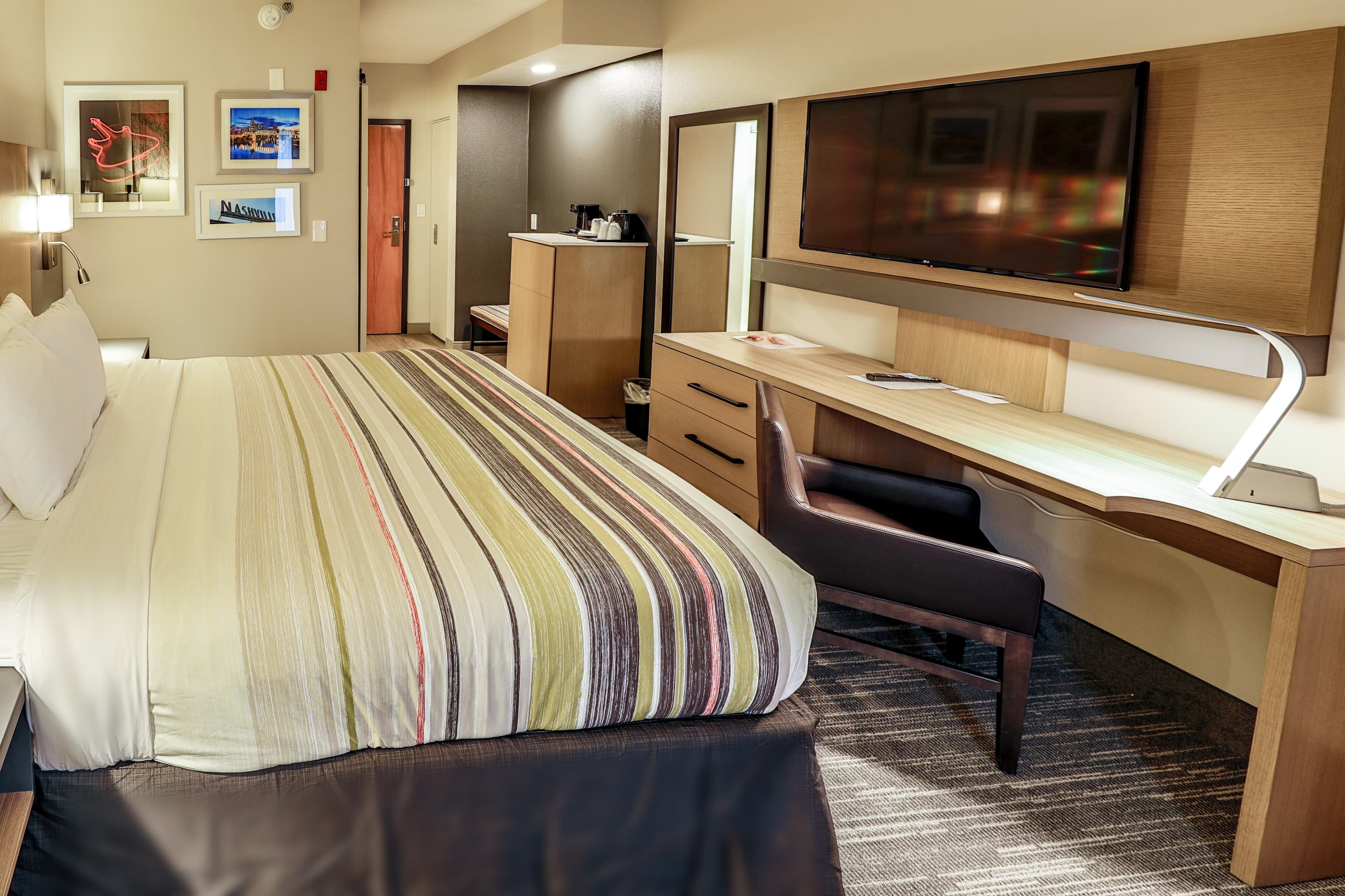 Country Inn & Suites by Radisson Nashville Airport TN - Image 3