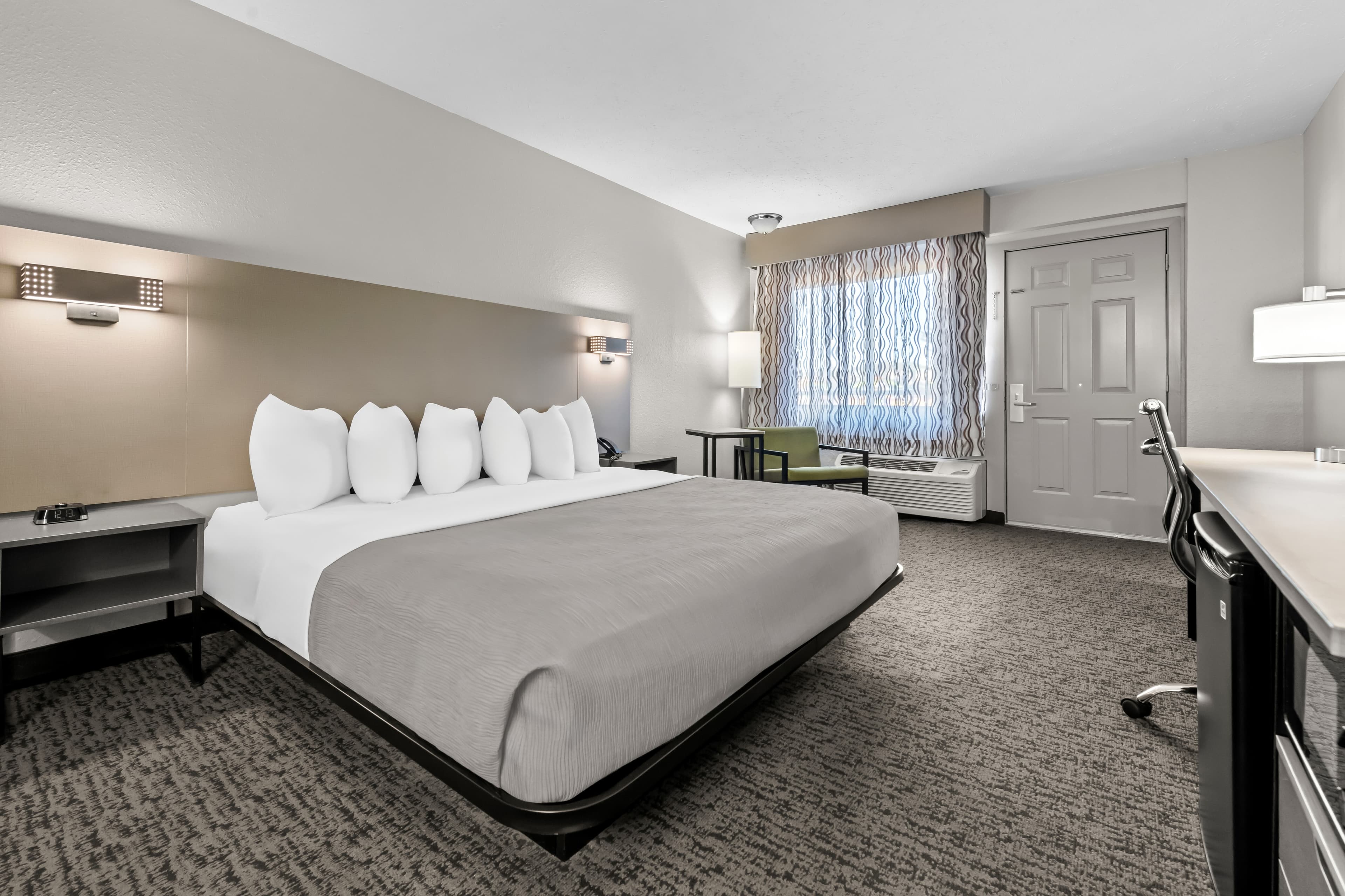 Quality Inn & Suites at Dollywood Lane - Image 4