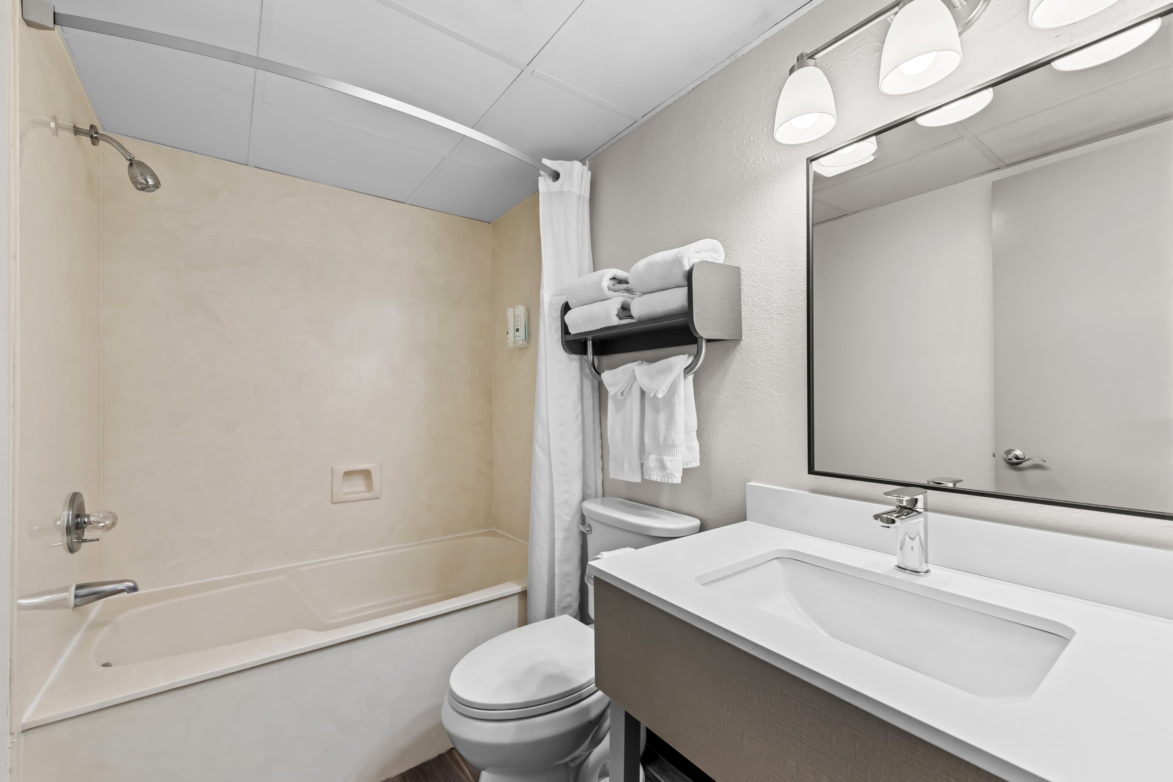 Quality Inn & Suites at Dollywood Lane — 16