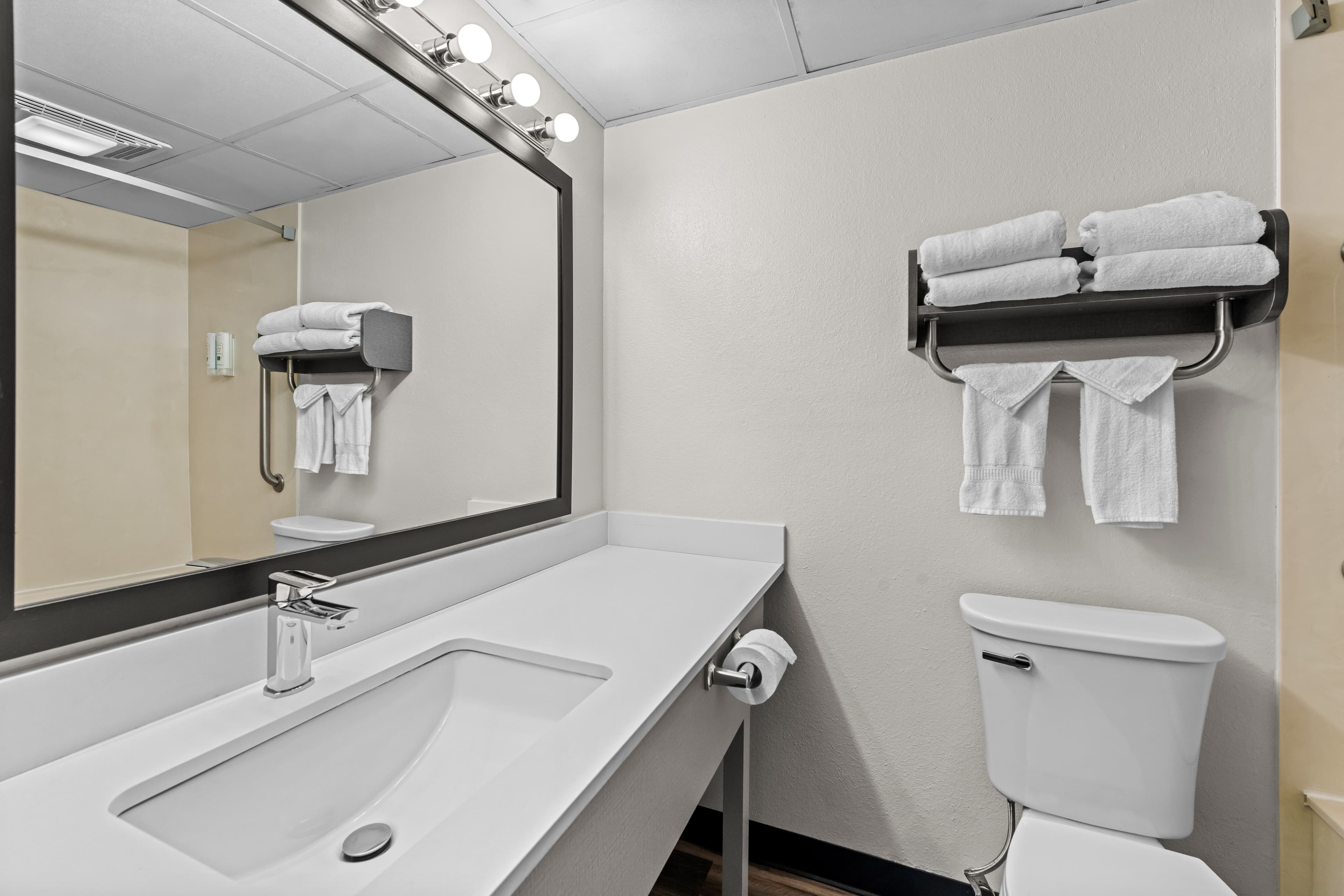 Quality Inn & Suites at Dollywood Lane — 24