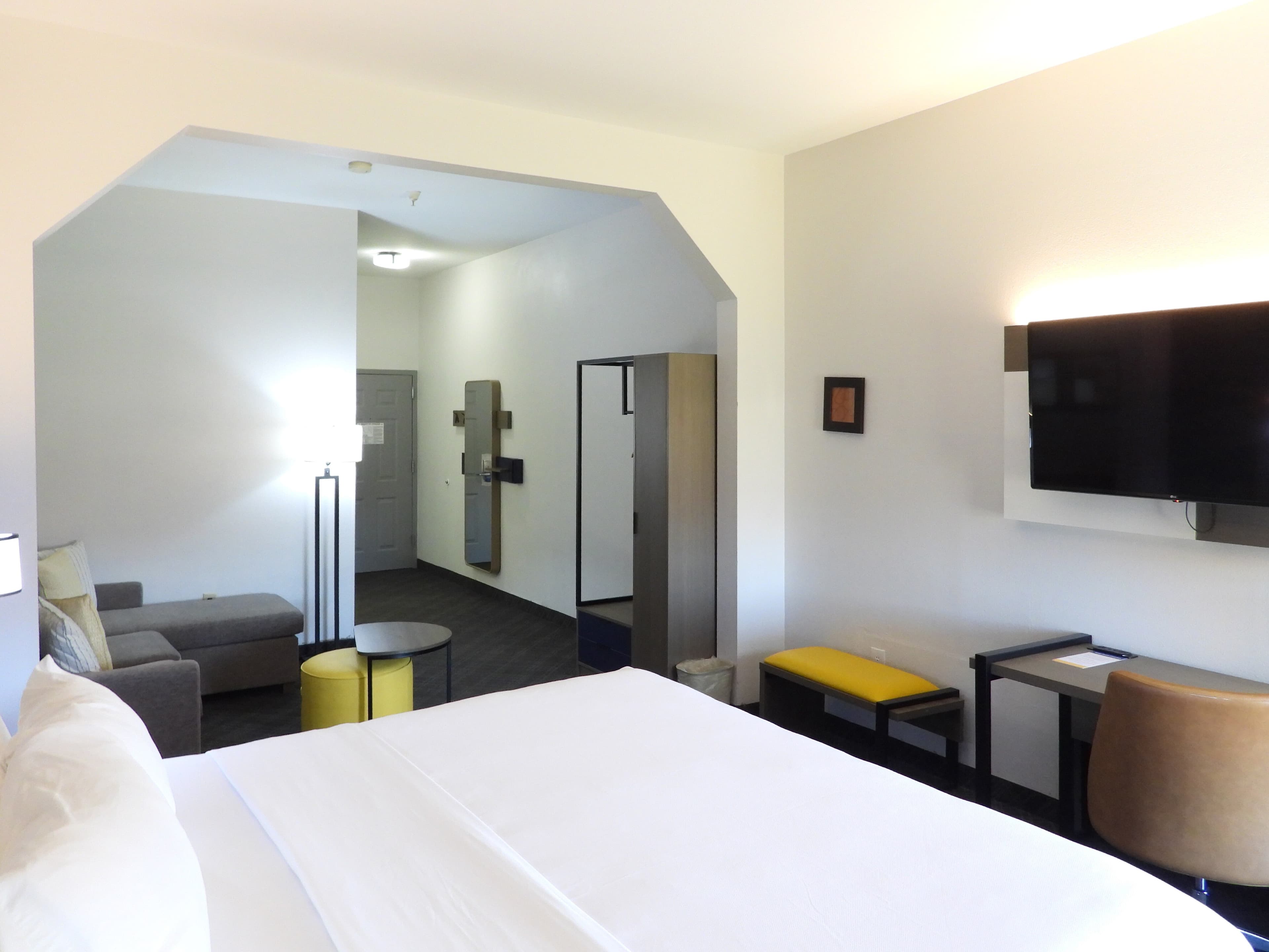 Comfort Suites Crossville - Image 4