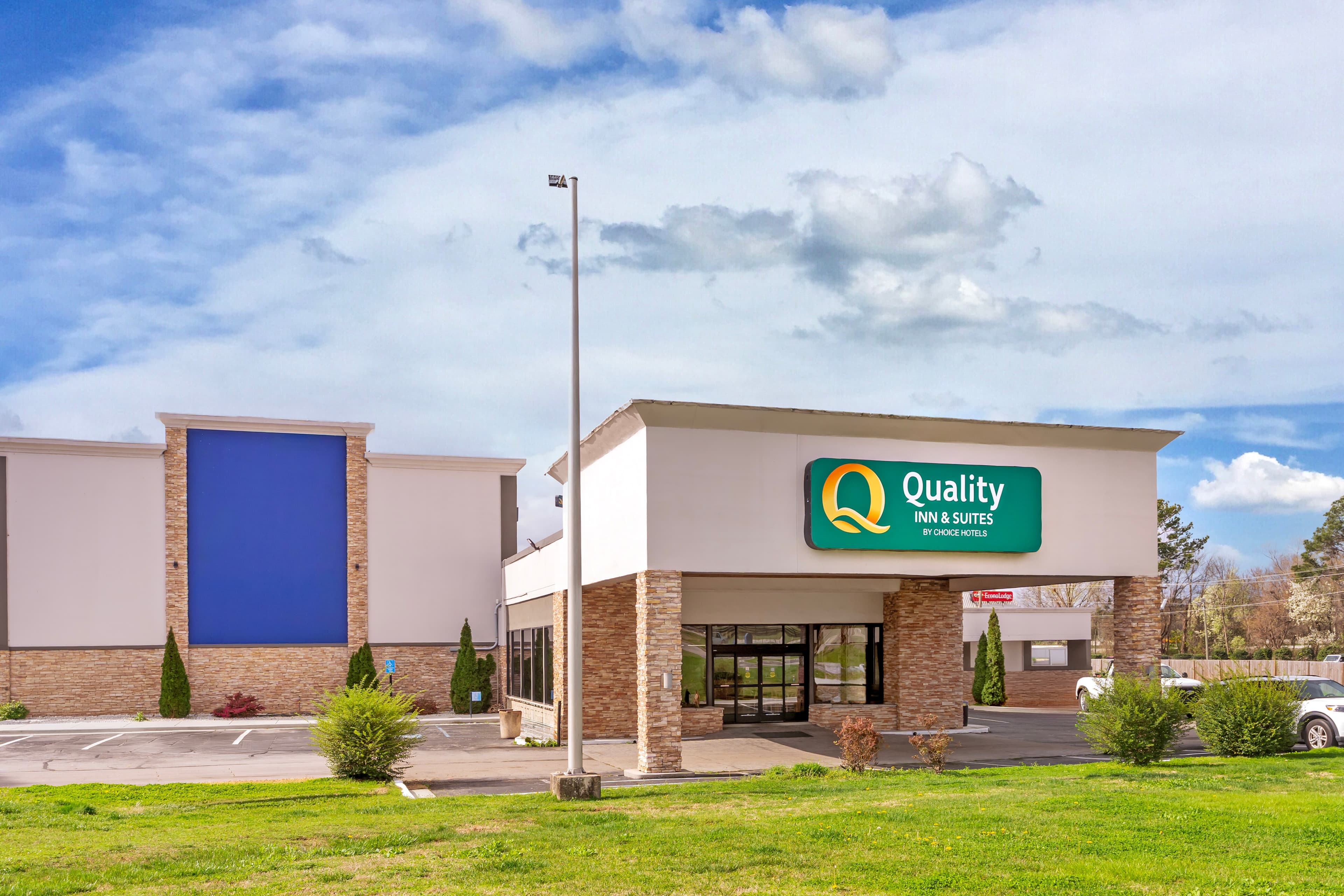 Quality Inn & Suites Chattanooga-East Ridge - Image 1