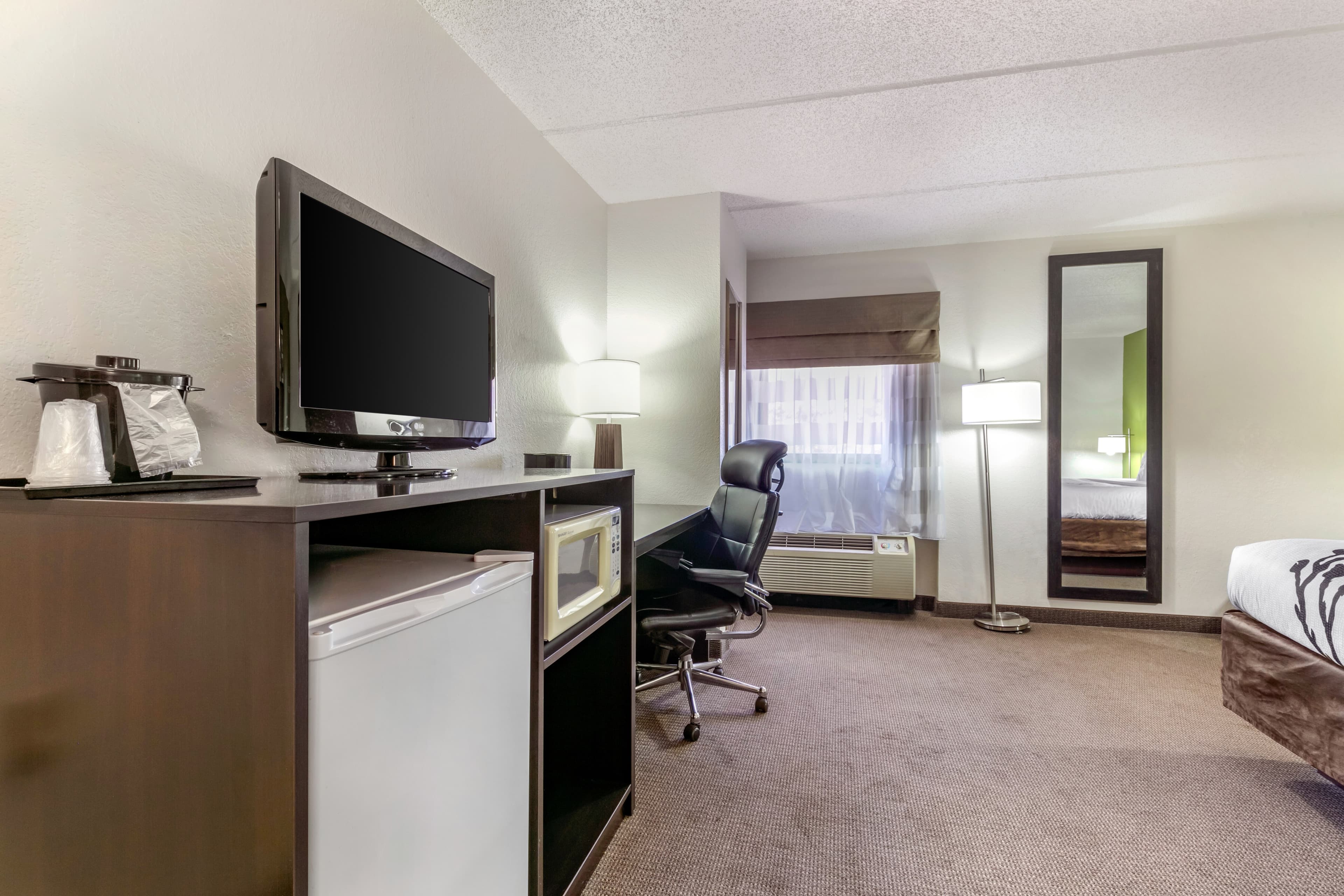 Sleep Inn & Suites near Sports World Blvd. - Image 4