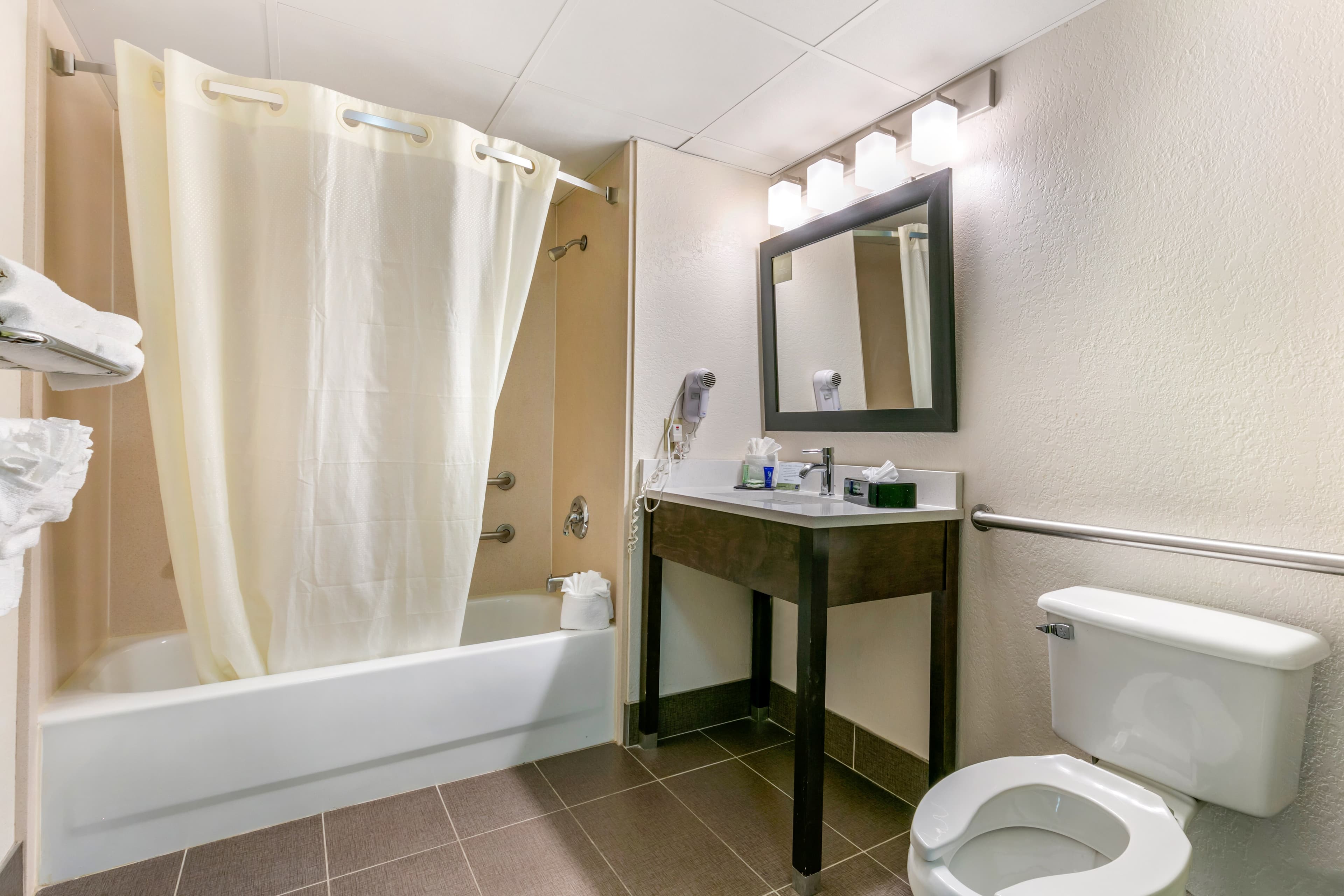 Sleep Inn & Suites near Sports World Blvd. - Image 5