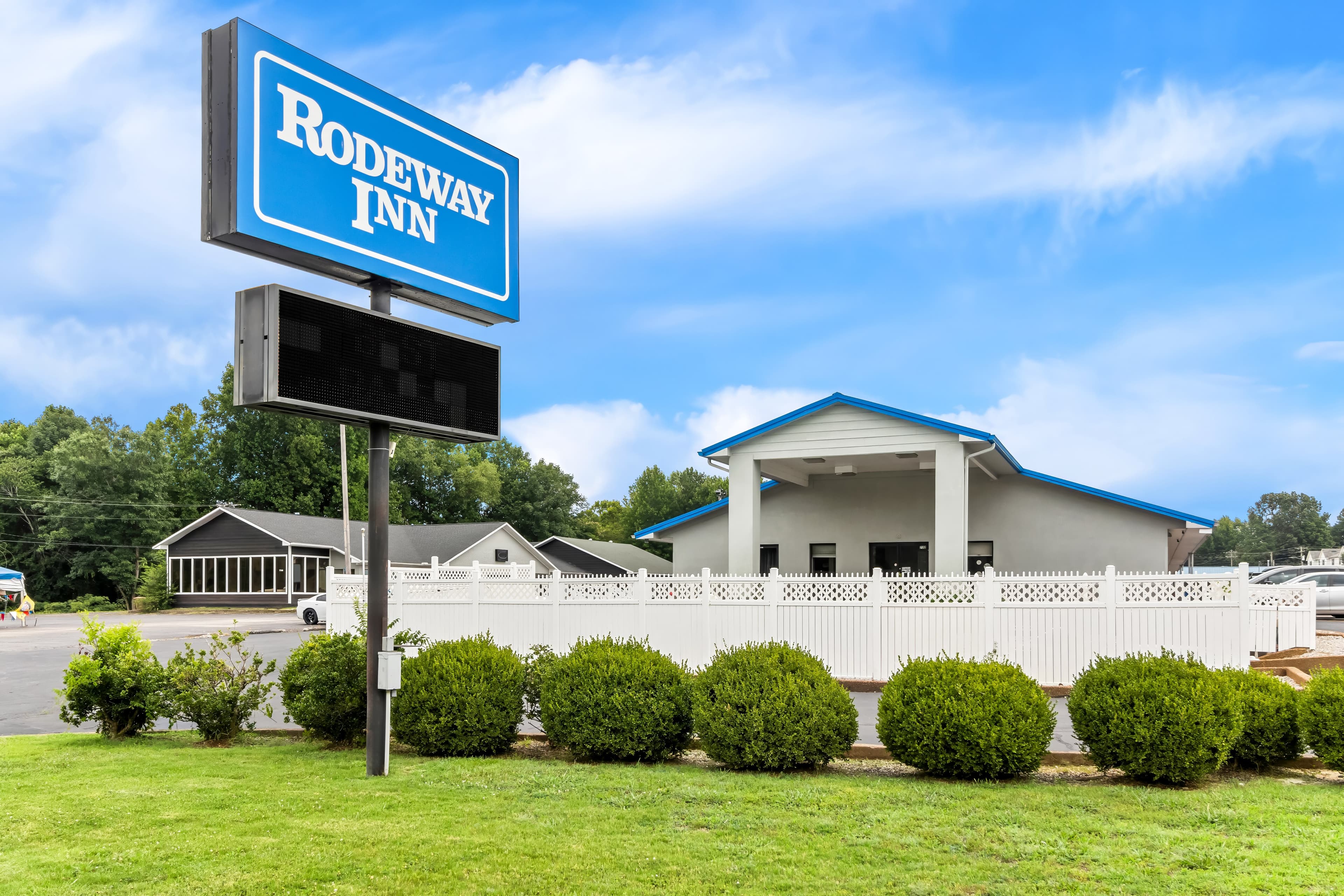 Rodeway Inn Lexington West - Image 1