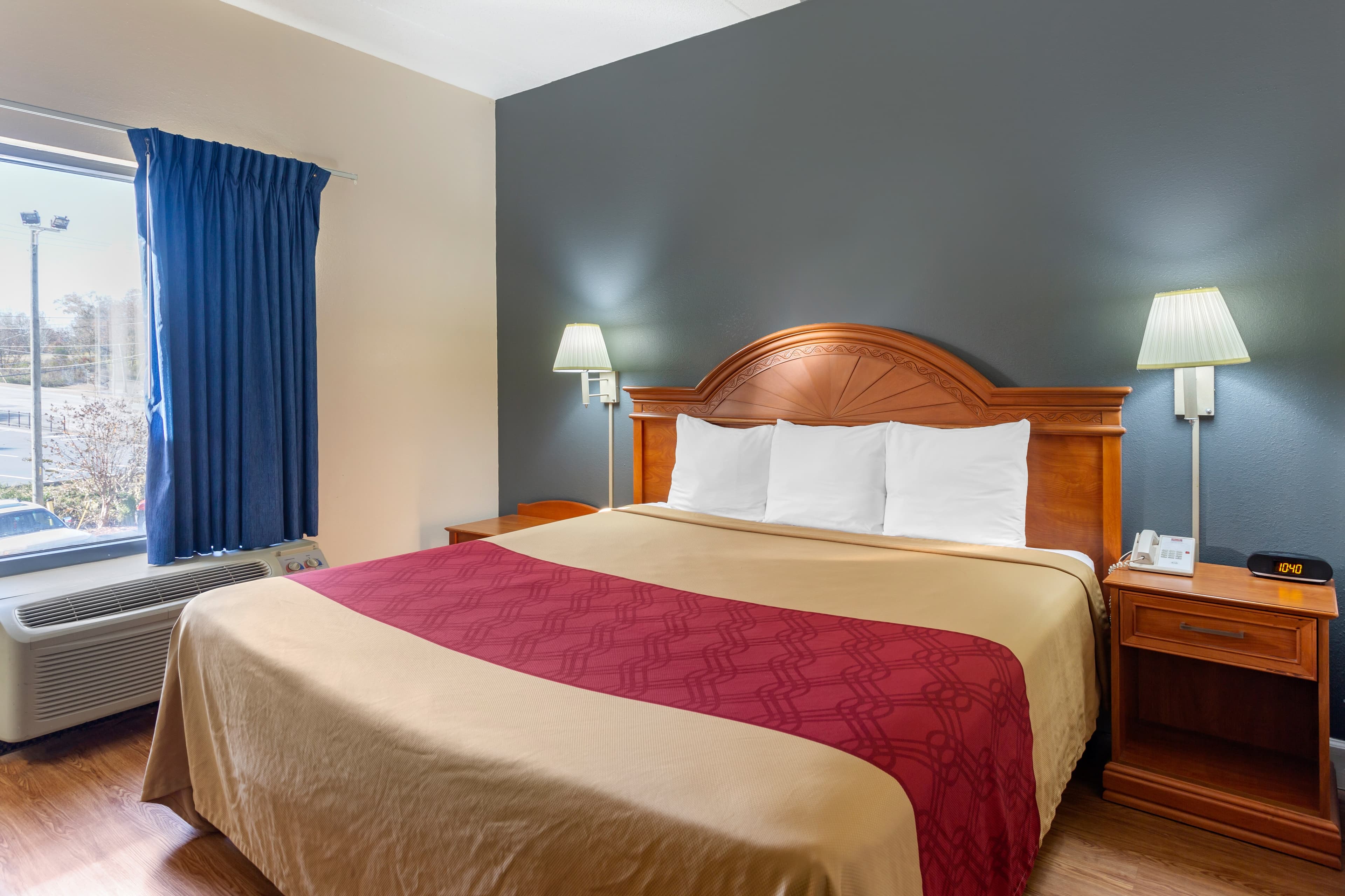 Econo Lodge Lookout Mountain - Image 2