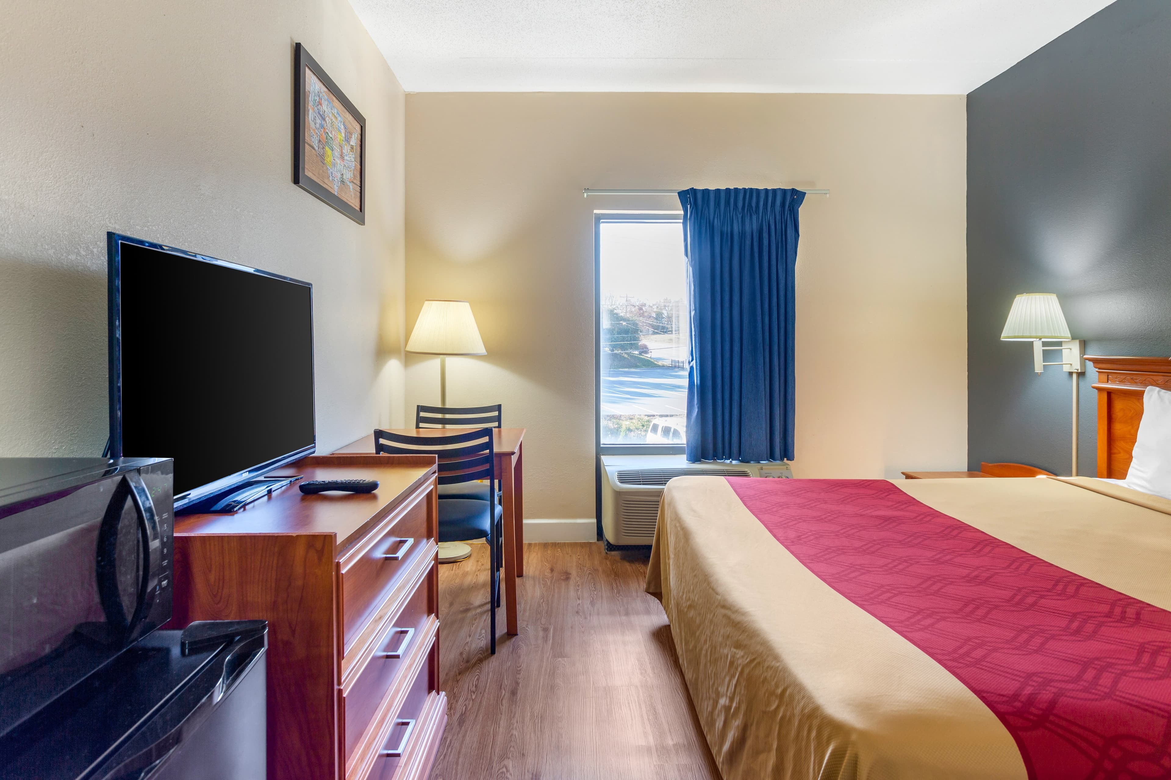 Econo Lodge Lookout Mountain - Image 4