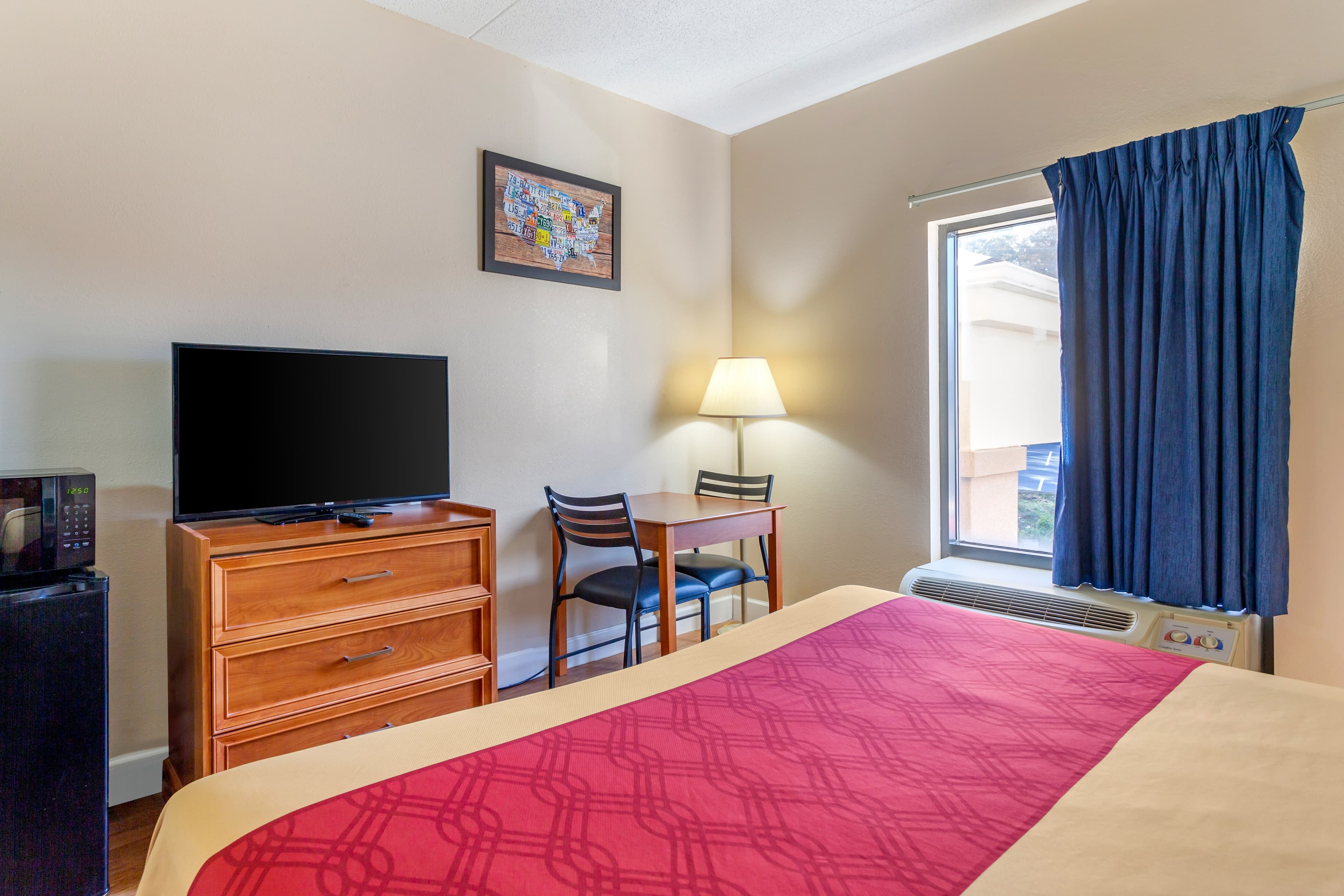 Econo Lodge Lookout Mountain - Image 5