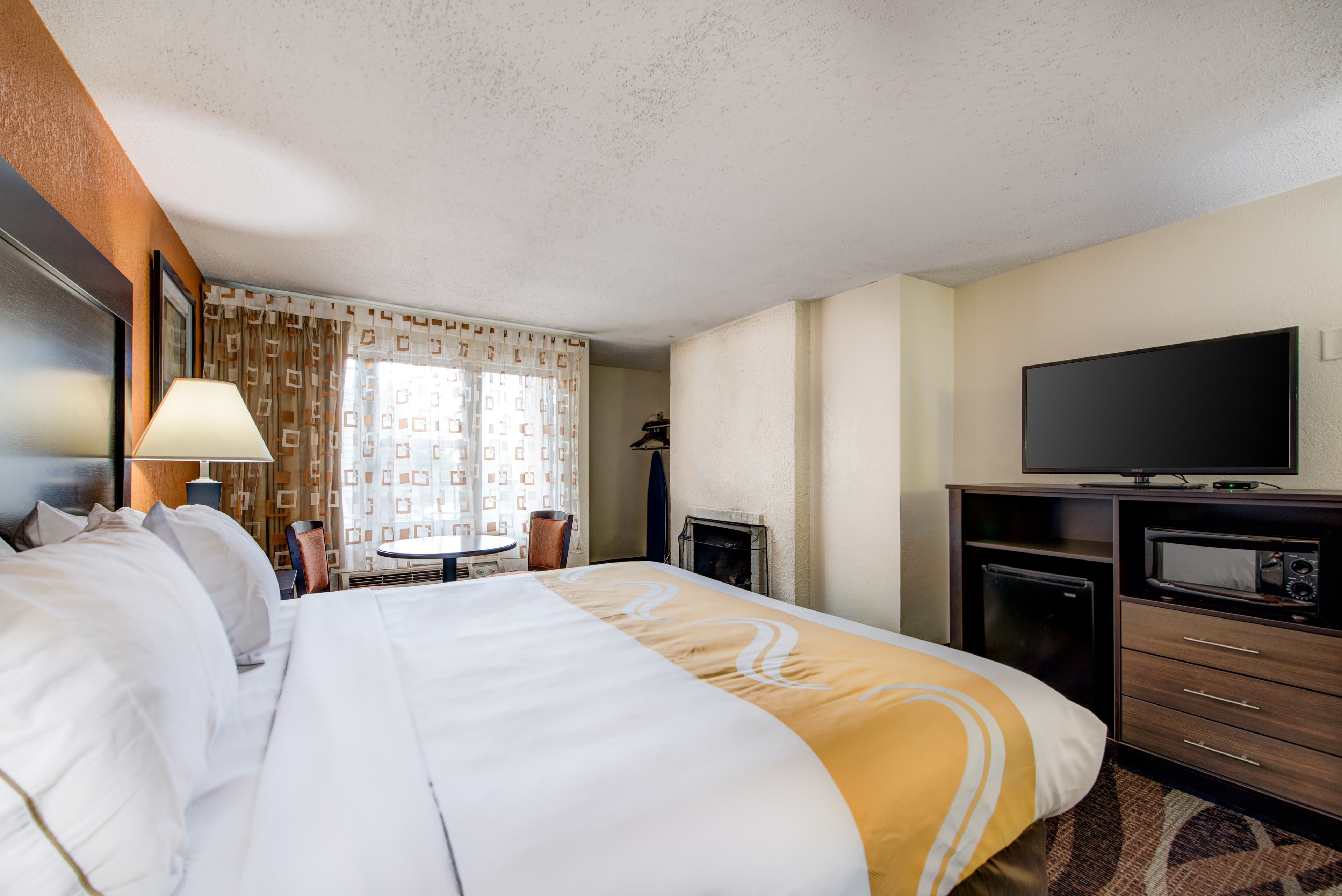 Quality Inn Creekside - Downtown Gatlinburg - Image 5