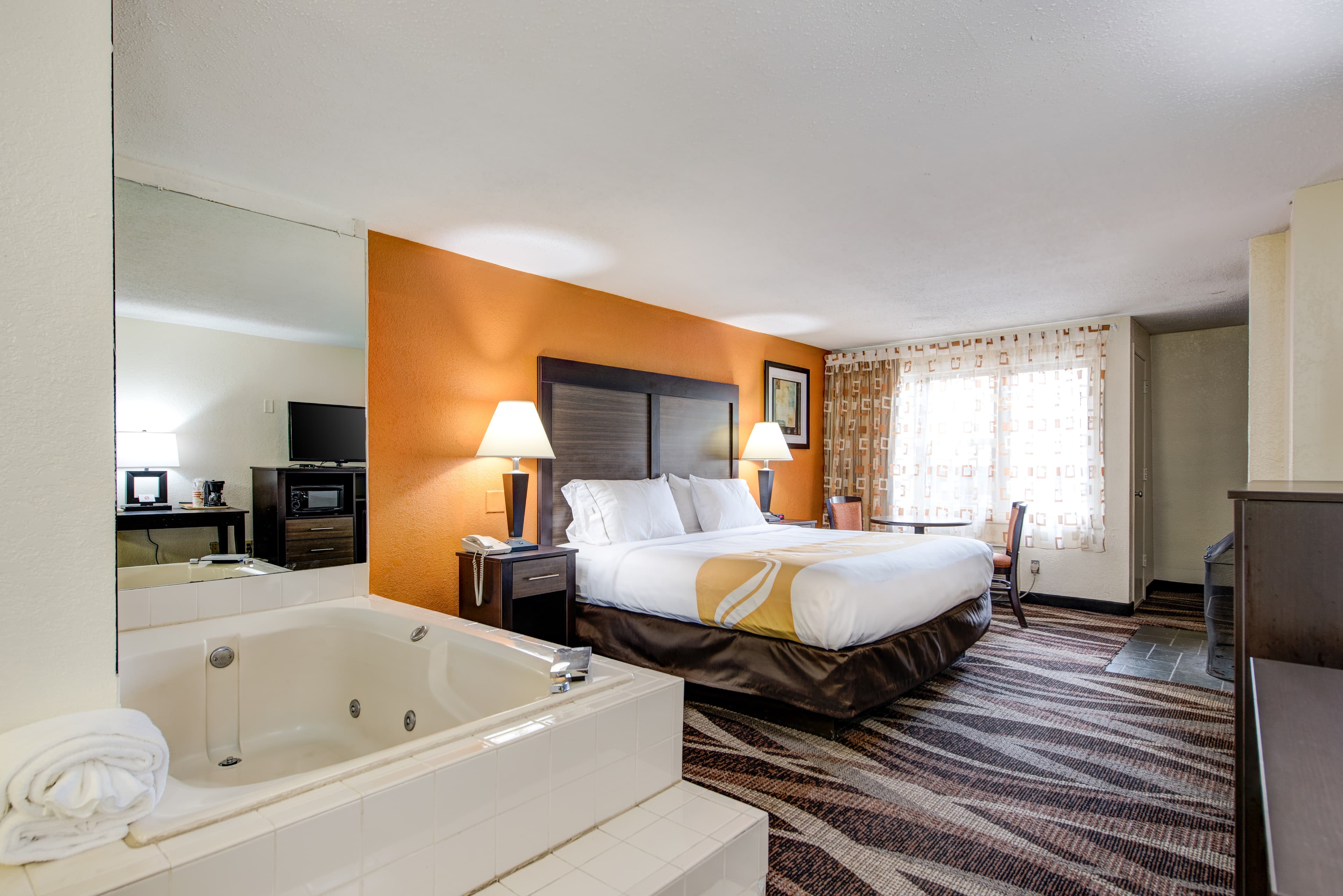 Quality Inn Creekside - Downtown Gatlinburg — 34