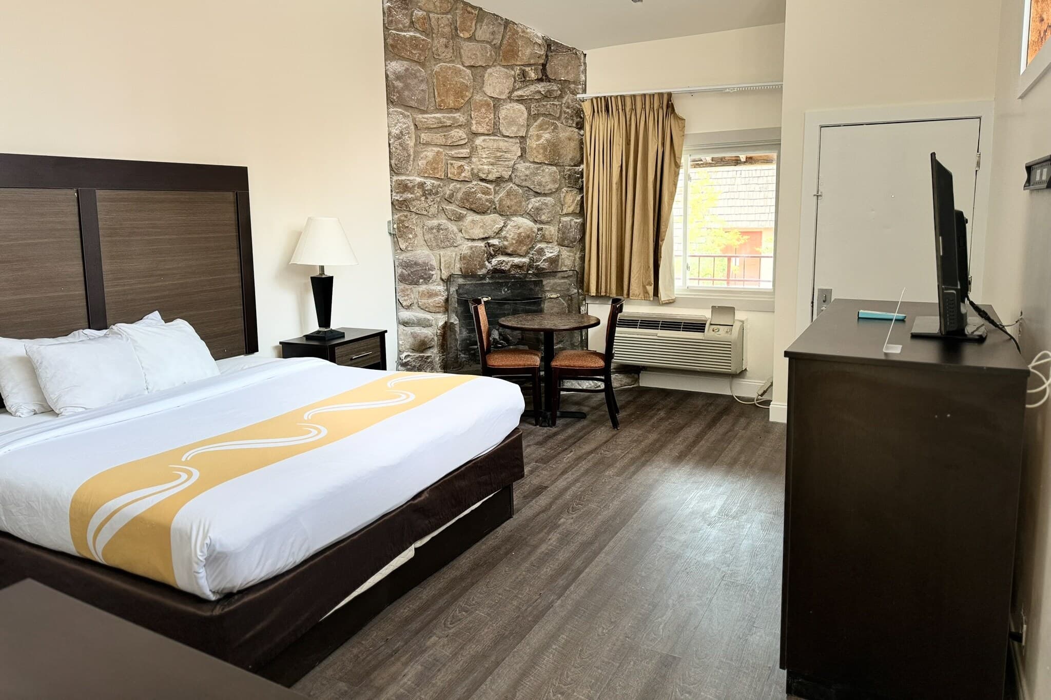 Quality Inn Creekside - Downtown Gatlinburg — 72