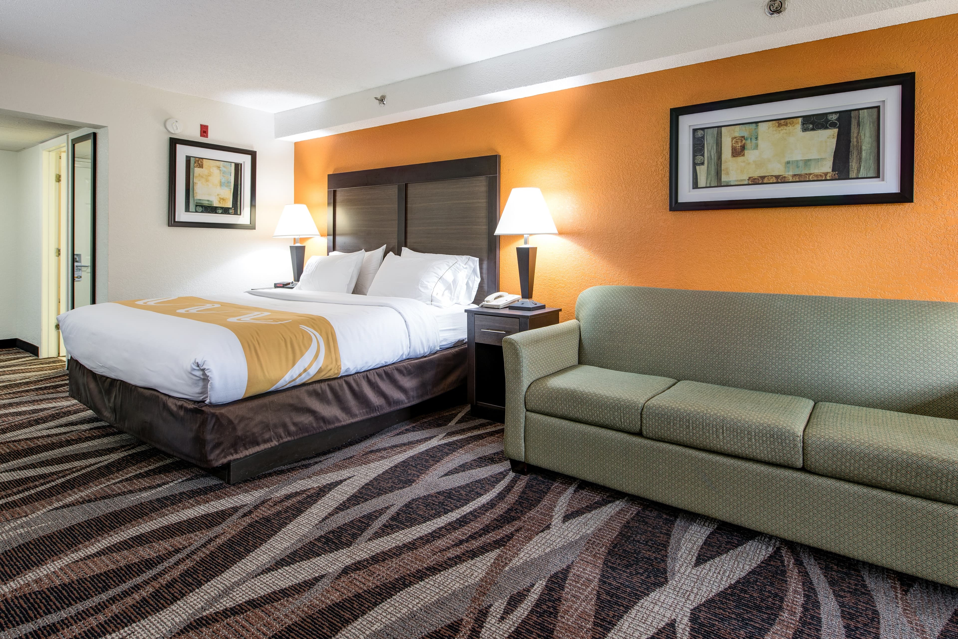 Quality Inn Creekside - Downtown Gatlinburg - Image 4